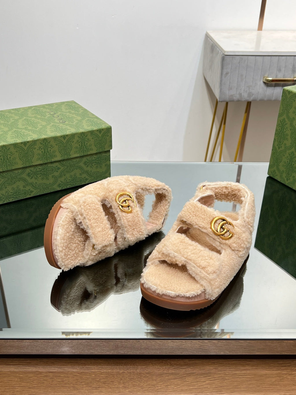 GUCCI DAD SANDALS IN TAN BEIGE FLEECE WITH GOLD HARDWARE