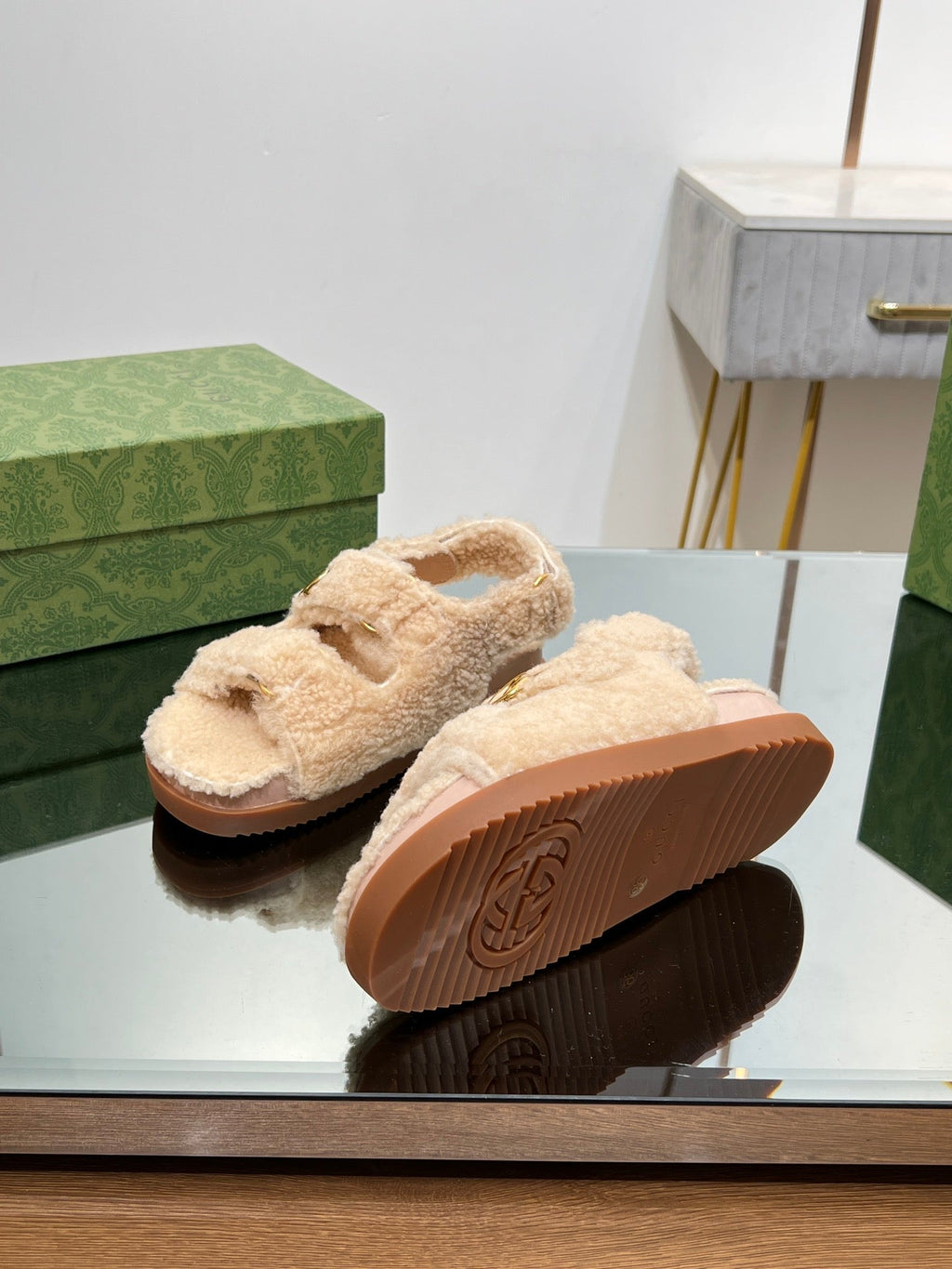 GUCCI DAD SANDALS IN TAN BEIGE FLEECE WITH GOLD HARDWARE