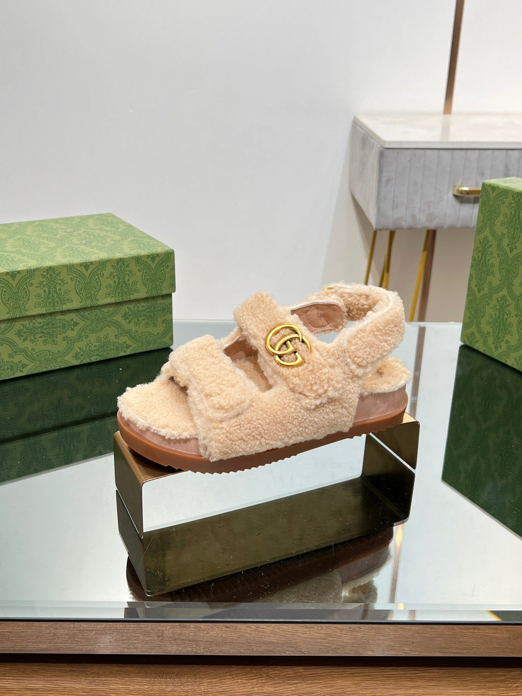 GUCCI DAD SANDALS IN TAN BEIGE FLEECE WITH GOLD HARDWARE