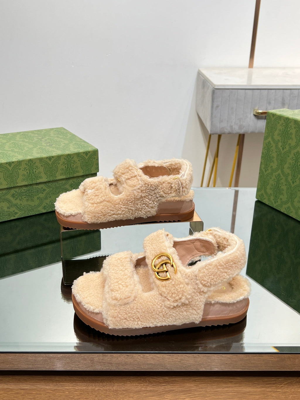 GUCCI DAD SANDALS IN TAN BEIGE FLEECE WITH GOLD HARDWARE
