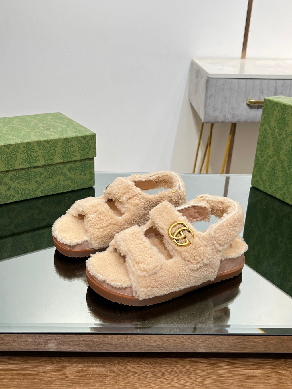 GUCCI DAD SANDALS IN TAN BEIGE FLEECE WITH GOLD HARDWARE