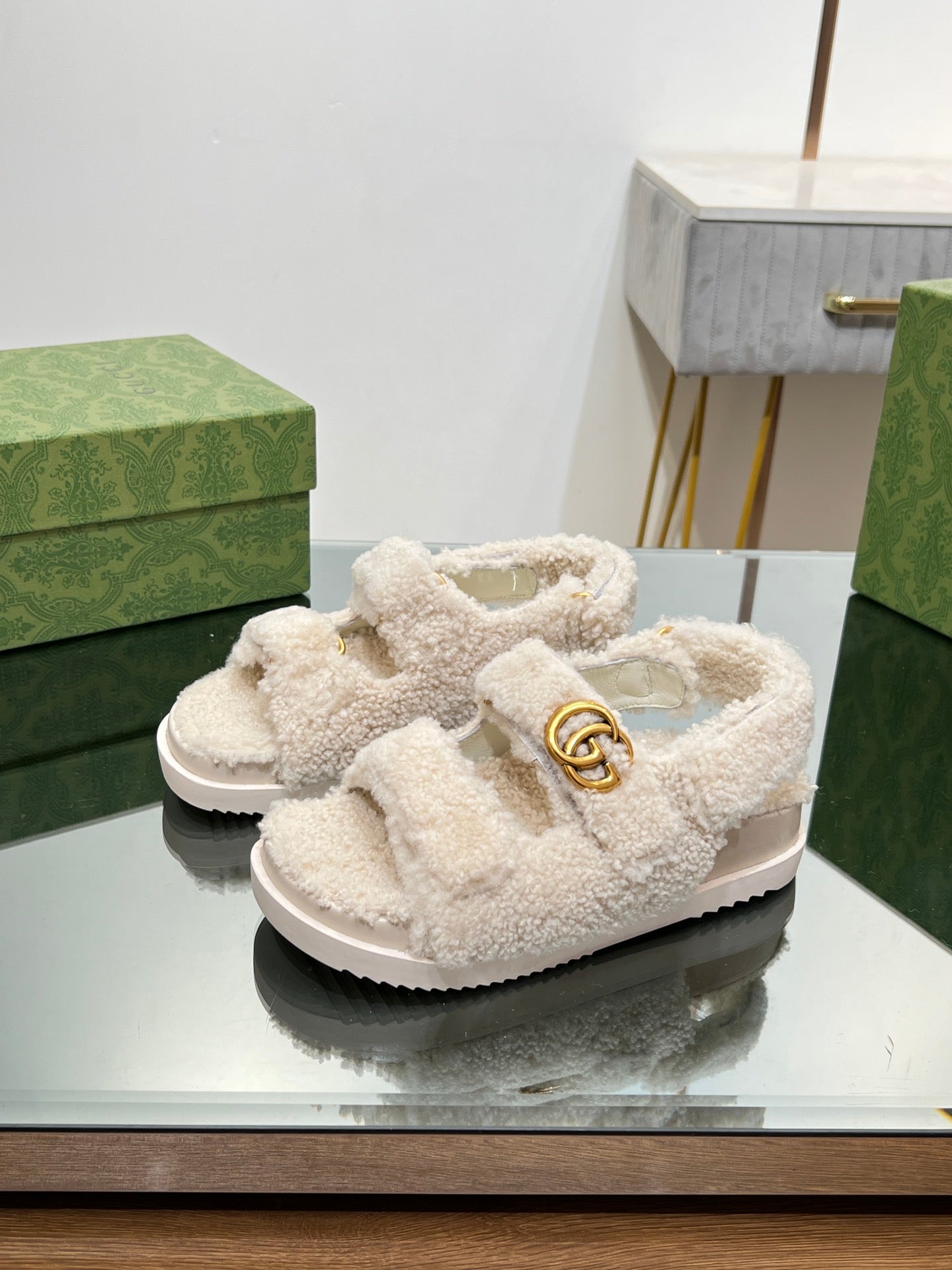 GUCCI DAD SANDALS IN WHITE FLEECE WITH GOLD HARDWARE