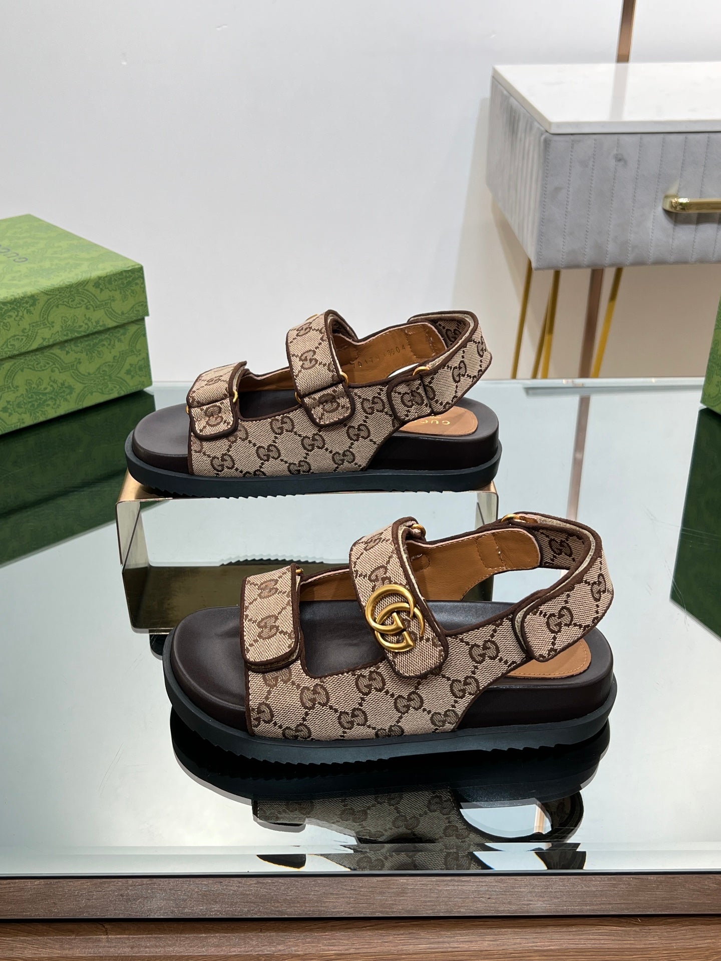 GUCCI SANDAL WITH DOUBLE G PECAN CARO LAMBSKIN