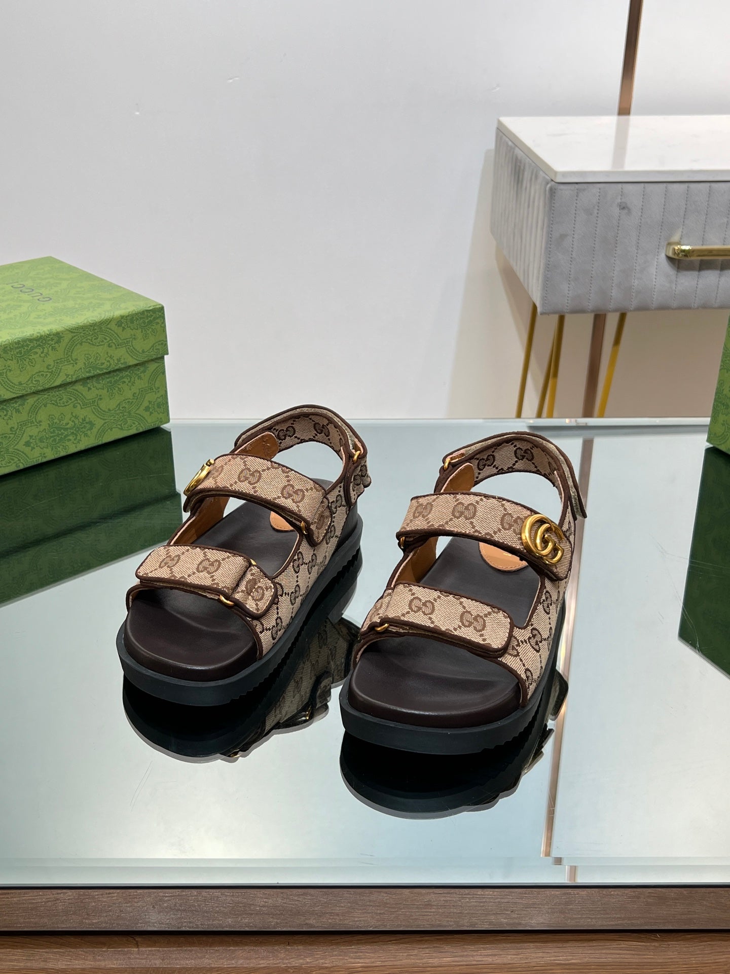 GUCCI SANDAL WITH DOUBLE G PECAN CARO LAMBSKIN