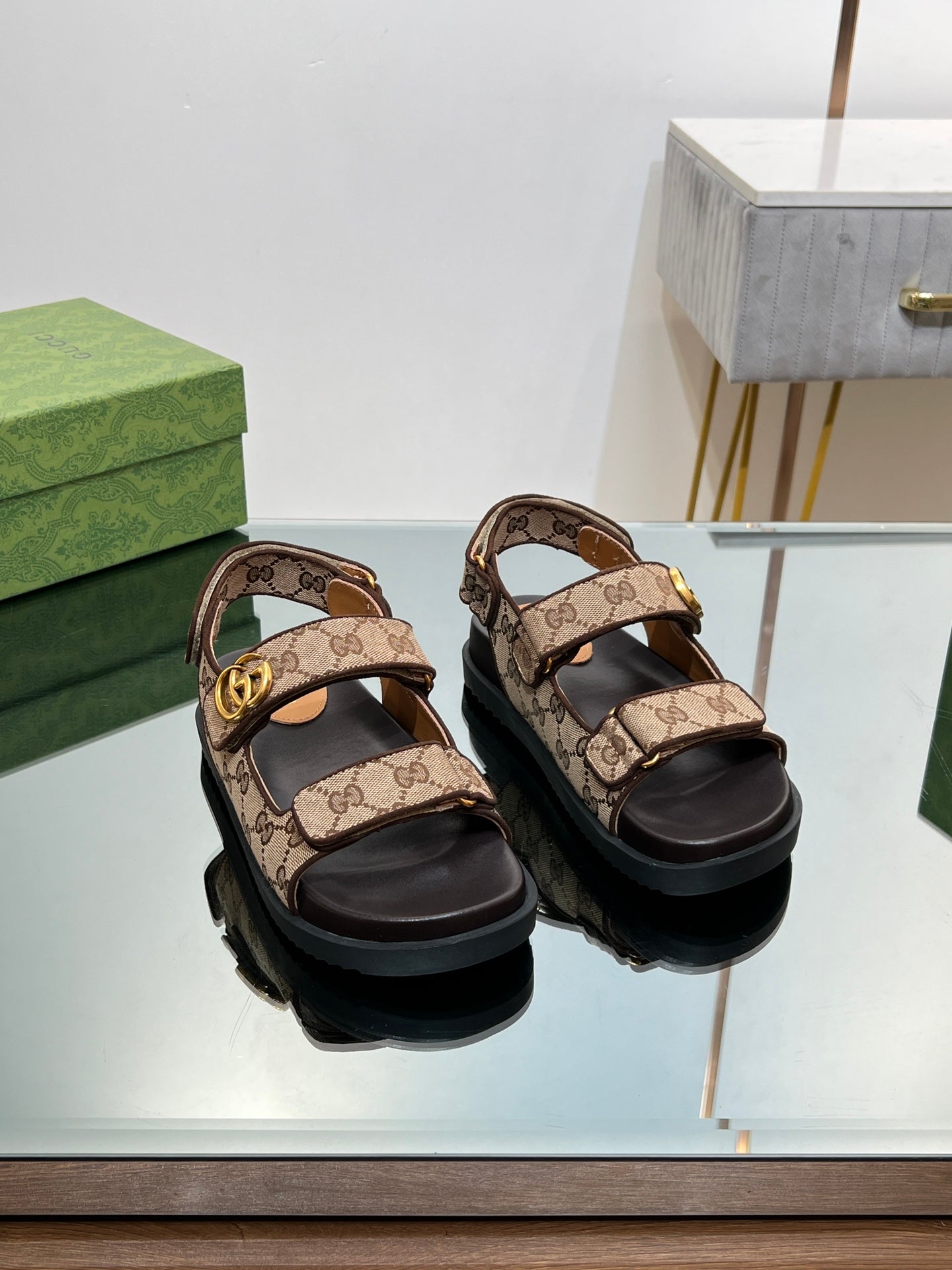 GUCCI SANDAL WITH DOUBLE G PECAN CARO LAMBSKIN