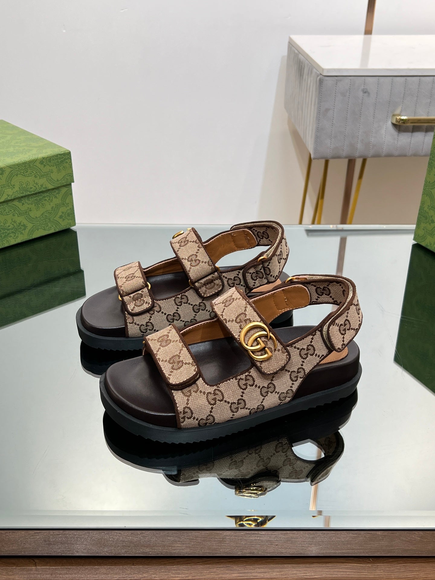 GUCCI SANDAL WITH DOUBLE G PECAN CARO LAMBSKIN