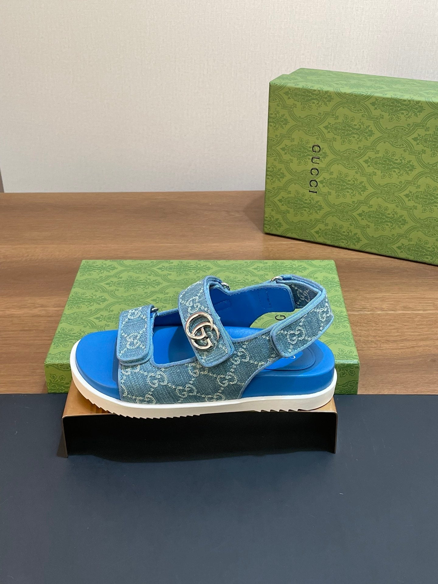 GUCCI SANDAL WITH DOUBLE G SKY CARO LAMBSKIN