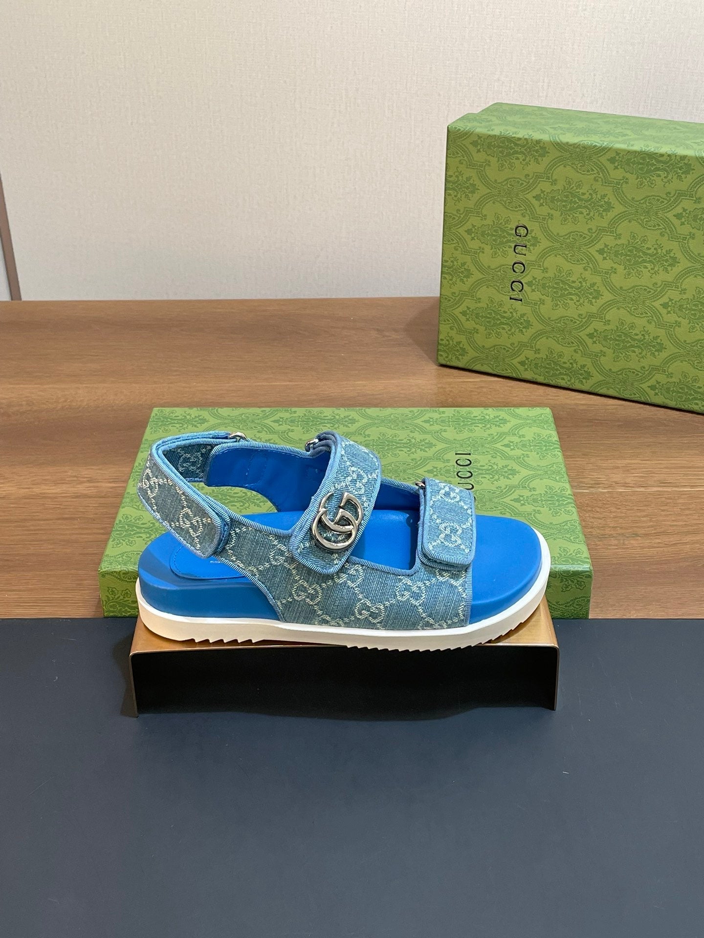 GUCCI SANDAL WITH DOUBLE G SKY CARO LAMBSKIN