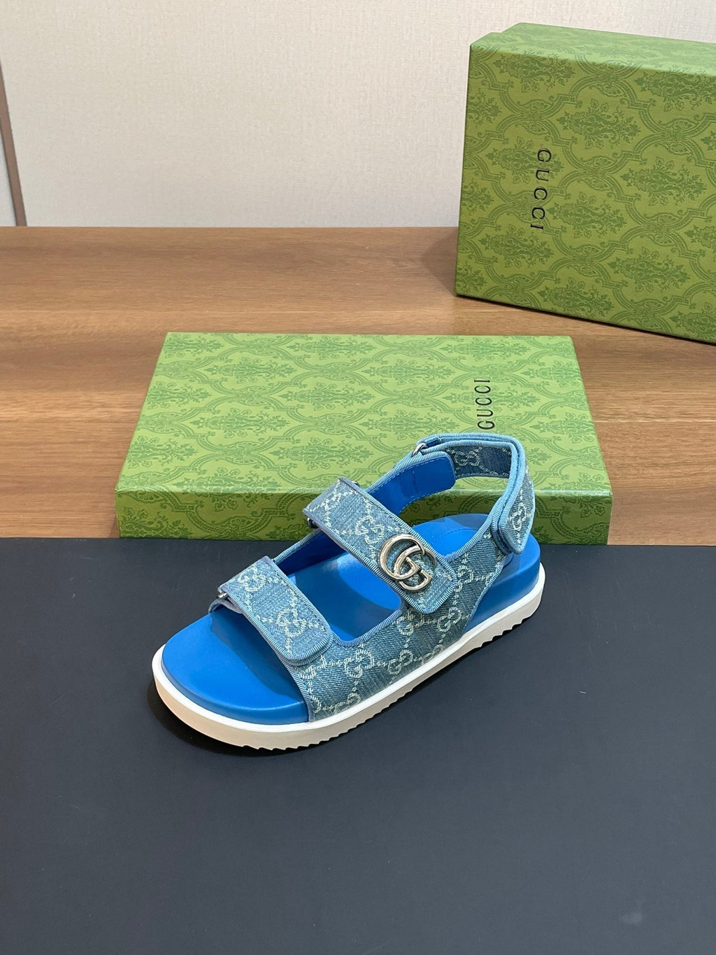 GUCCI SANDAL WITH DOUBLE G SKY CARO LAMBSKIN