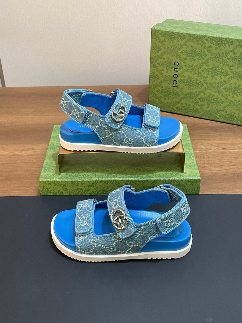 GUCCI SANDAL WITH DOUBLE G SKY CARO LAMBSKIN