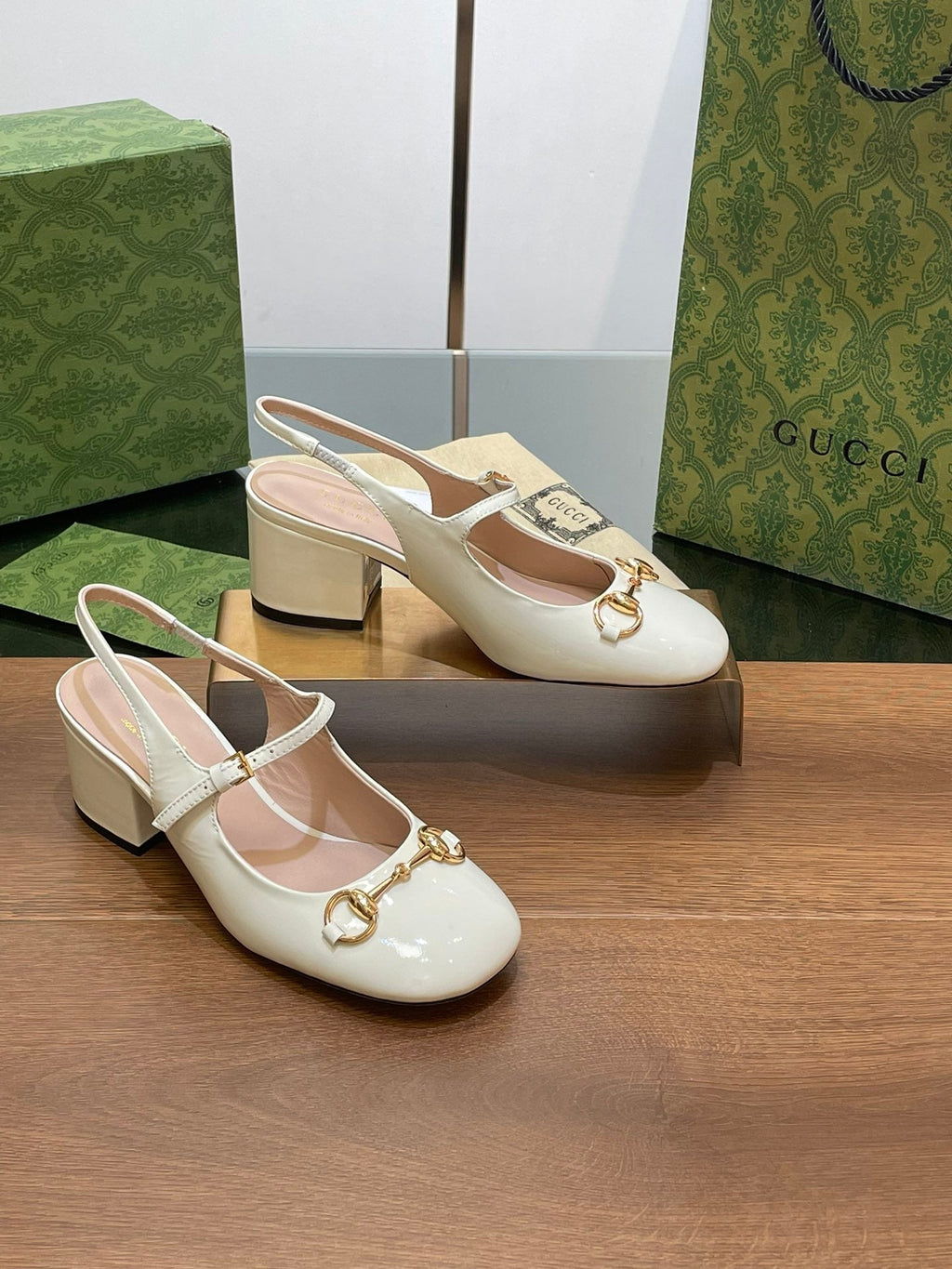 GUCCI HORSEBIT PUMP WHITE LAMBSKIN