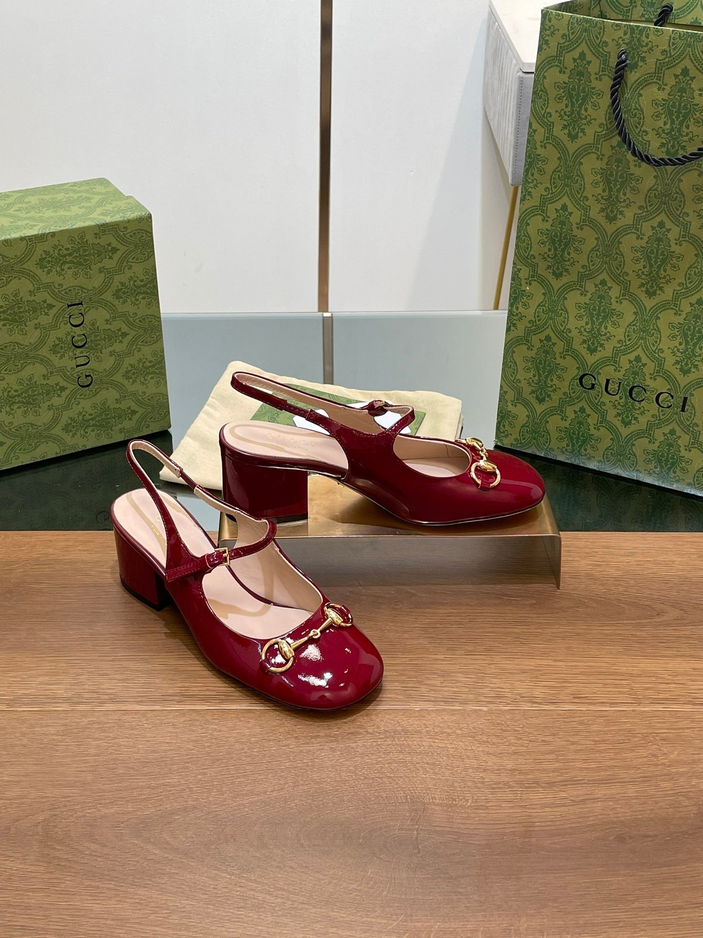 GUCCI HORSEBIT PUMP SCARLET LAMBSKIN