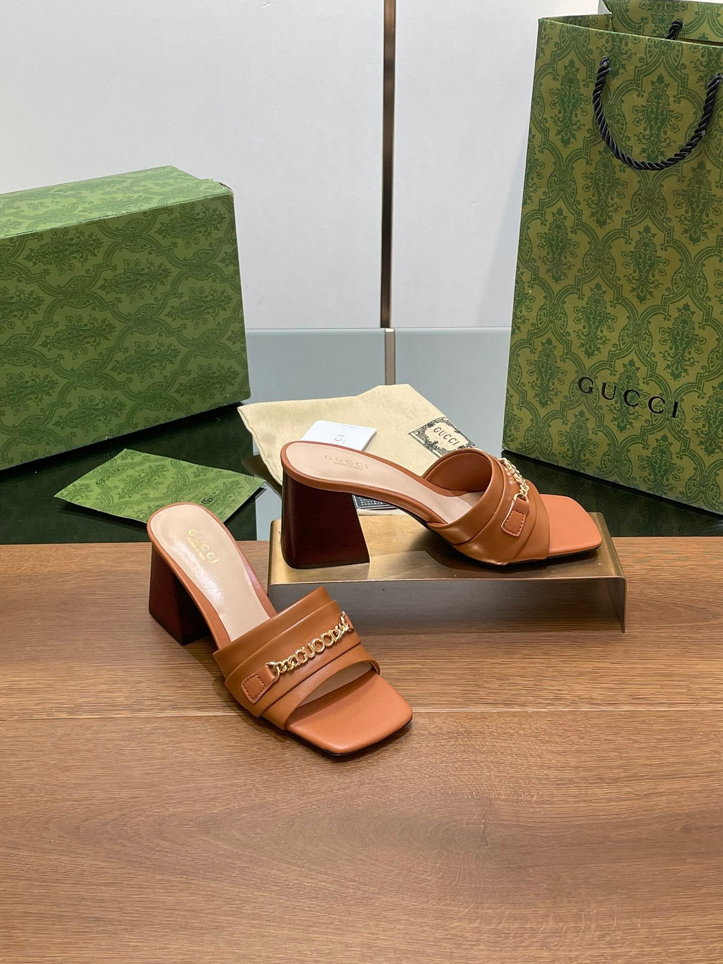 GUCCI SIGNORIA SLIDE SANDAL CARAMEL DENIM