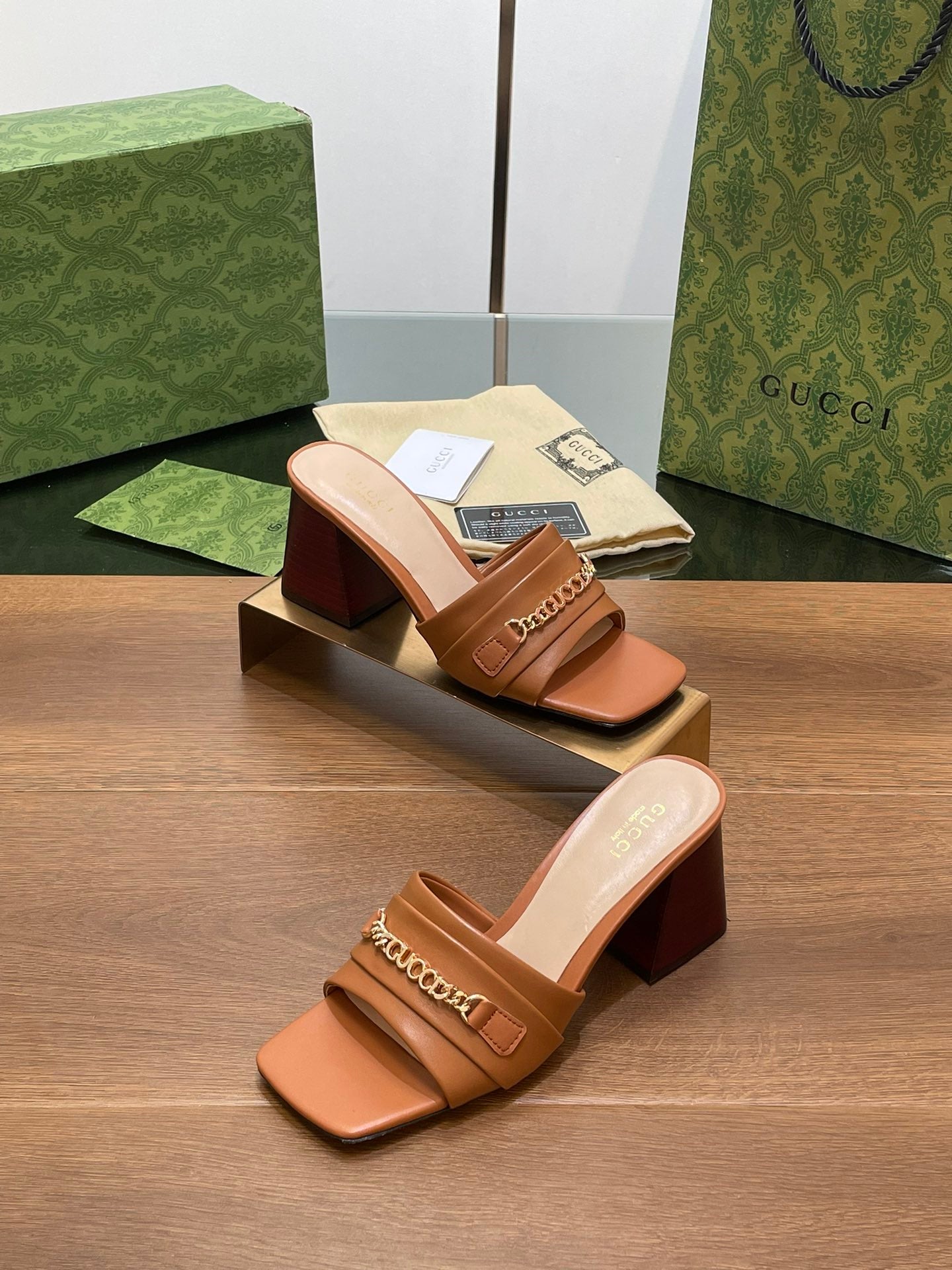 GUCCI SIGNORIA SLIDE SANDAL CARAMEL DENIM