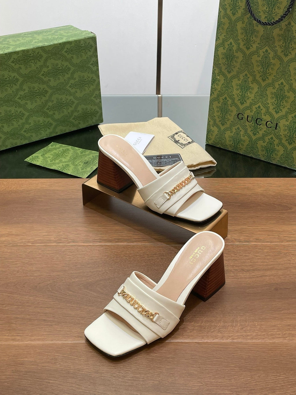 GUCCI SIGNORIA SLIDE SANDAL WHITE DENIM