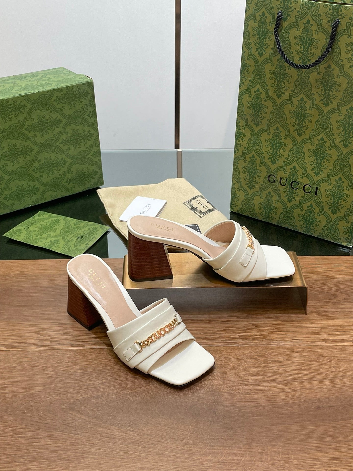 GUCCI SIGNORIA SLIDE SANDAL WHITE DENIM