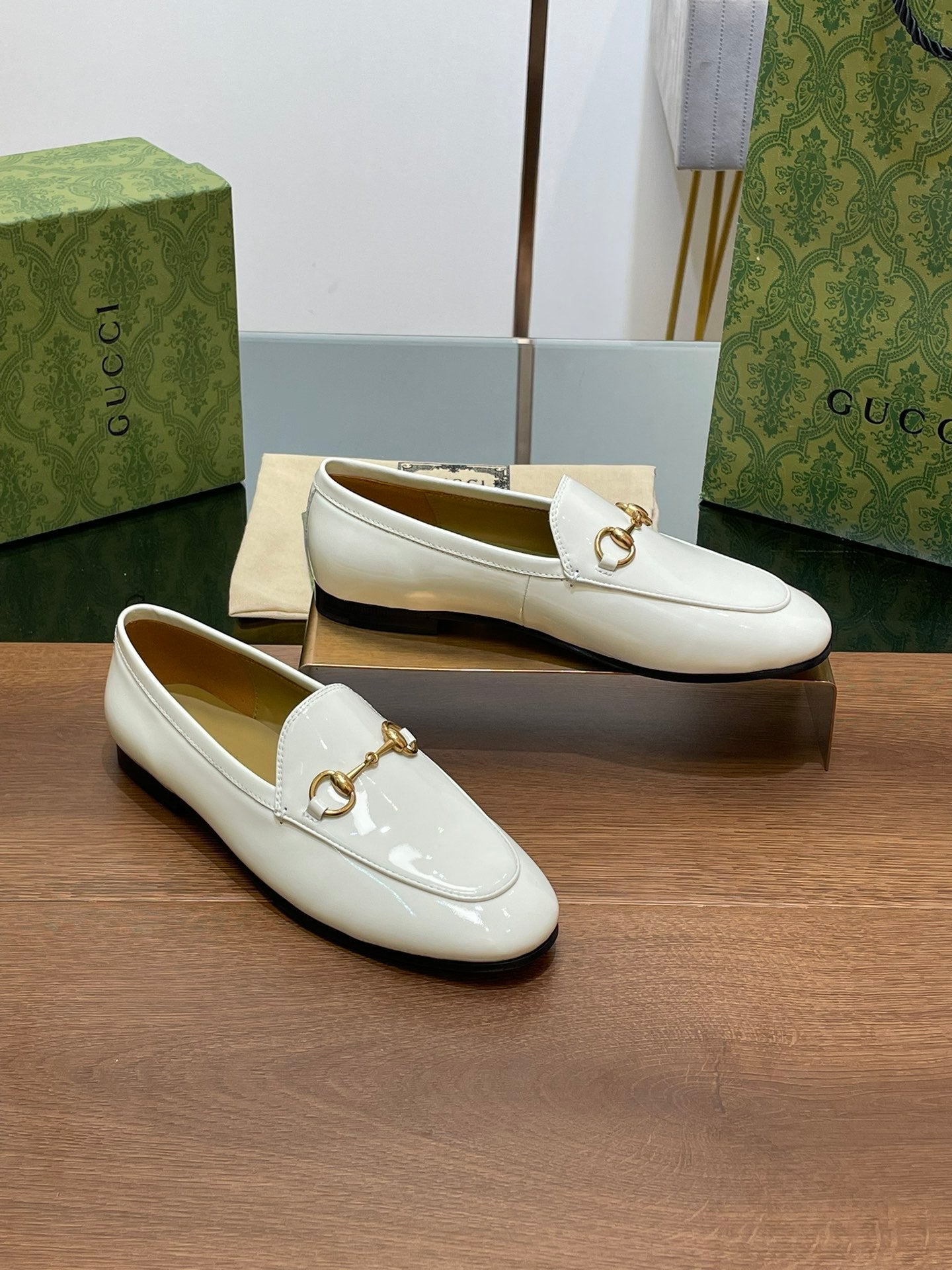 GUCCI JORDAAN LOAFER GLOSSY WHITE LAMBSKIN