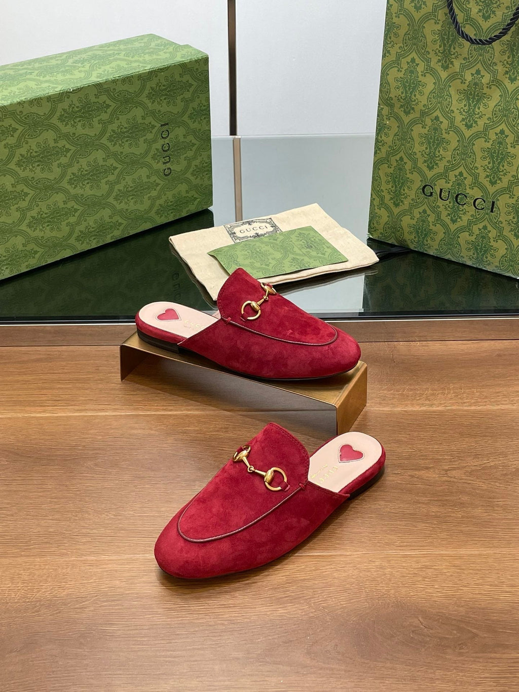 GUCCI HORSEBIT MULE IN CHERRY RED SUEDE WITH GOLD HARDWARE