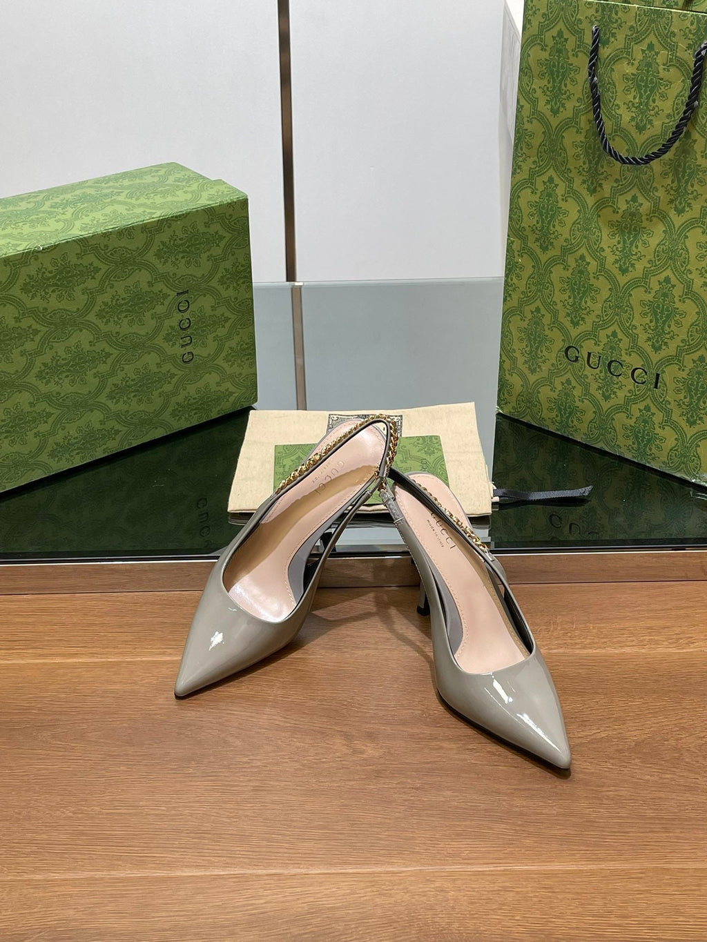 GUCCI HIGH SLINGBACK 10.5 CM IN DOVE GREY GLOSSY CALFSKIN WITH GOLD HARDWARE