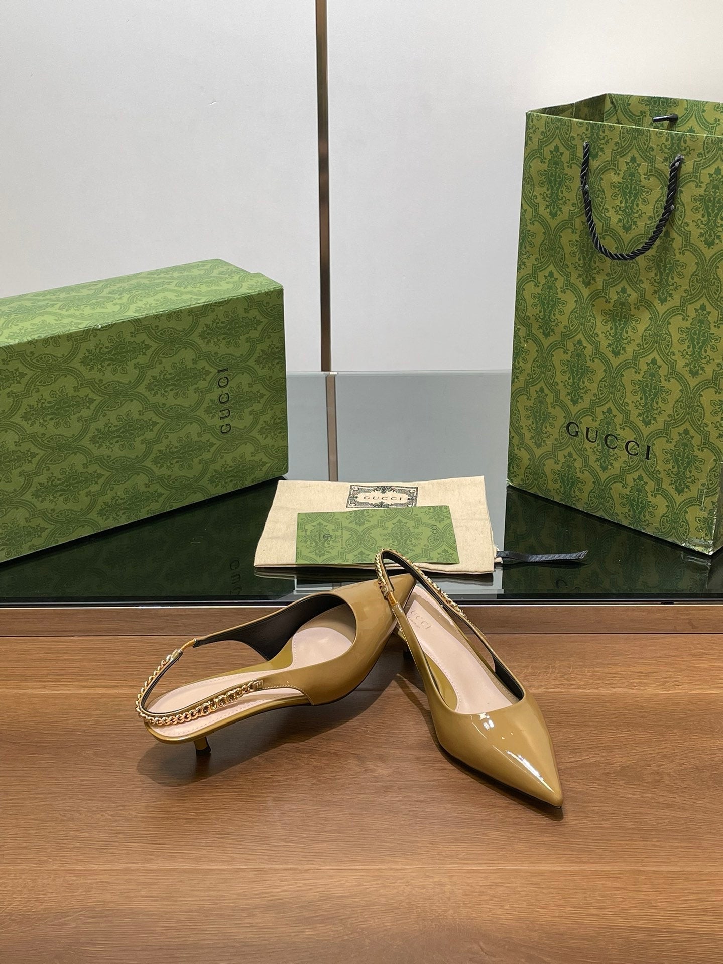 GUCCI HIGH SLINGBACK 4.5 CM IN DIJON YELLOW GLOSSY CALFSKIN WITH GOLD HARDWARE