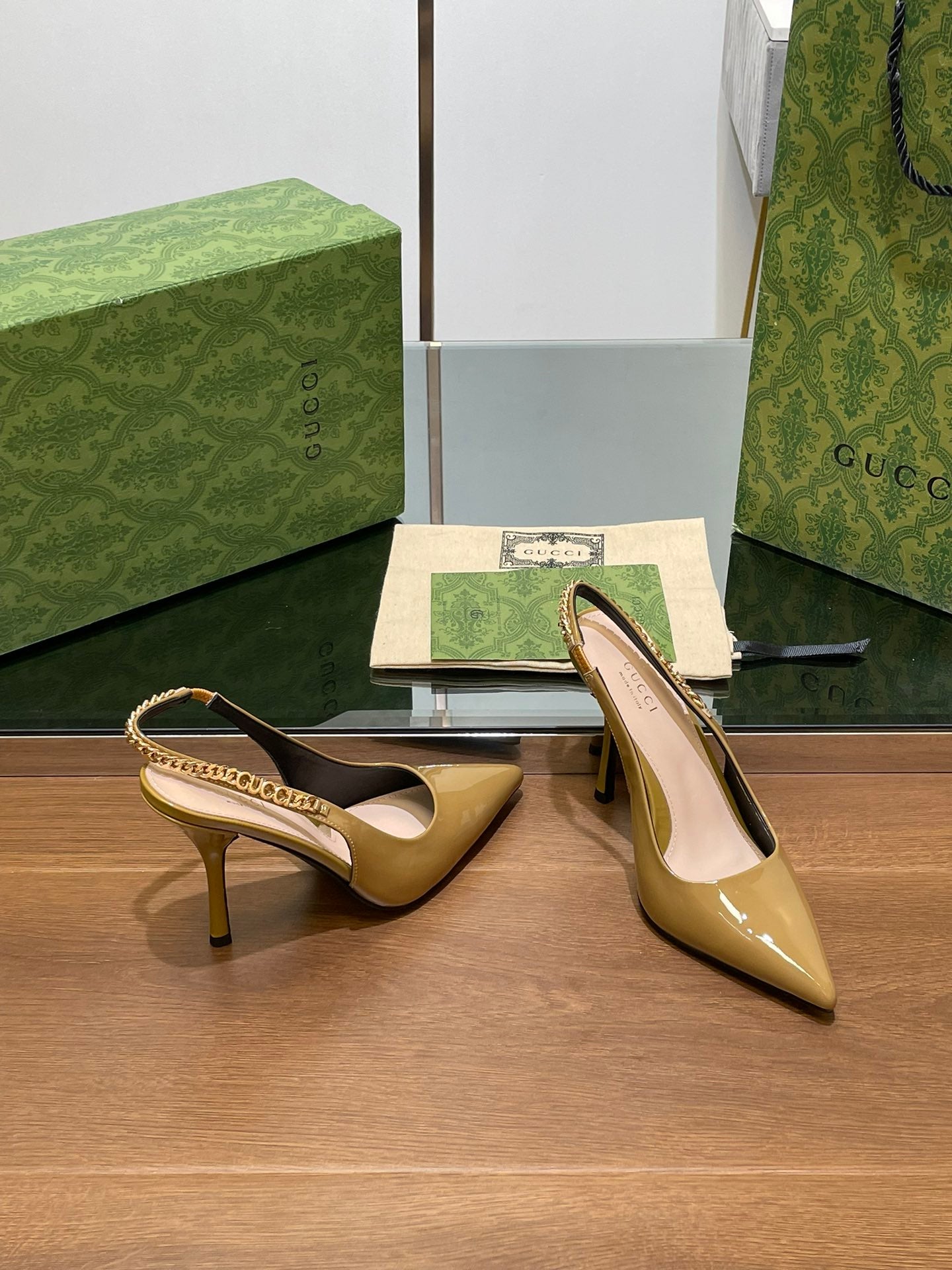 GUCCI HIGH SLINGBACK 10.5 CM IN DIJON YELLOW GLOSSY CALFSKIN WITH GOLD HARDWARE