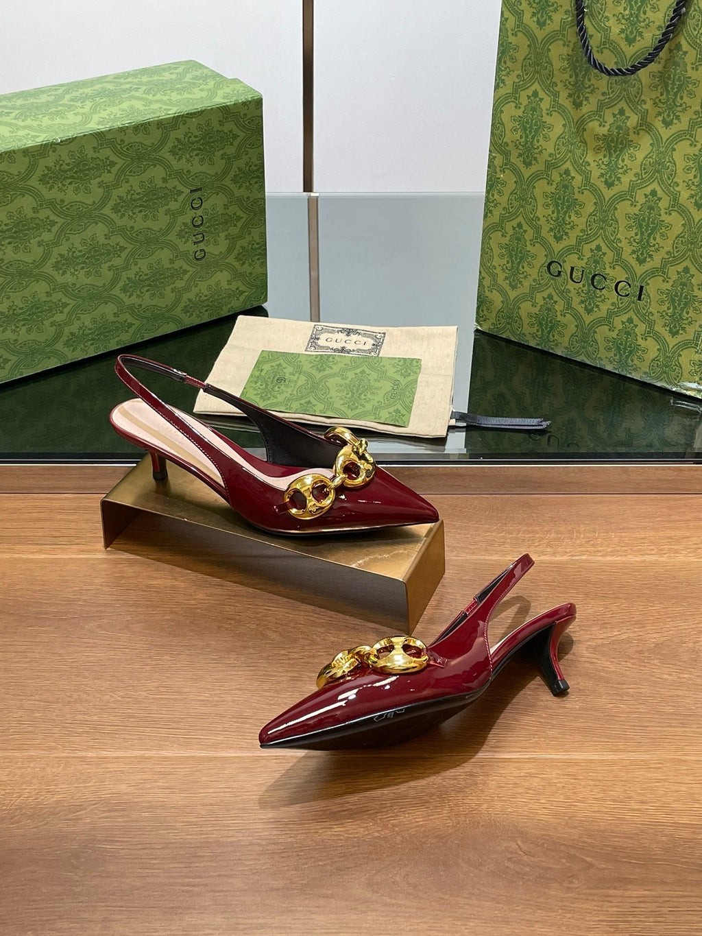 GUCCI MID-HEELED SLINGBACK 4.5 CM IN WINE RED GLOSSY CALFSKIN WITH GOLD HARDWARE