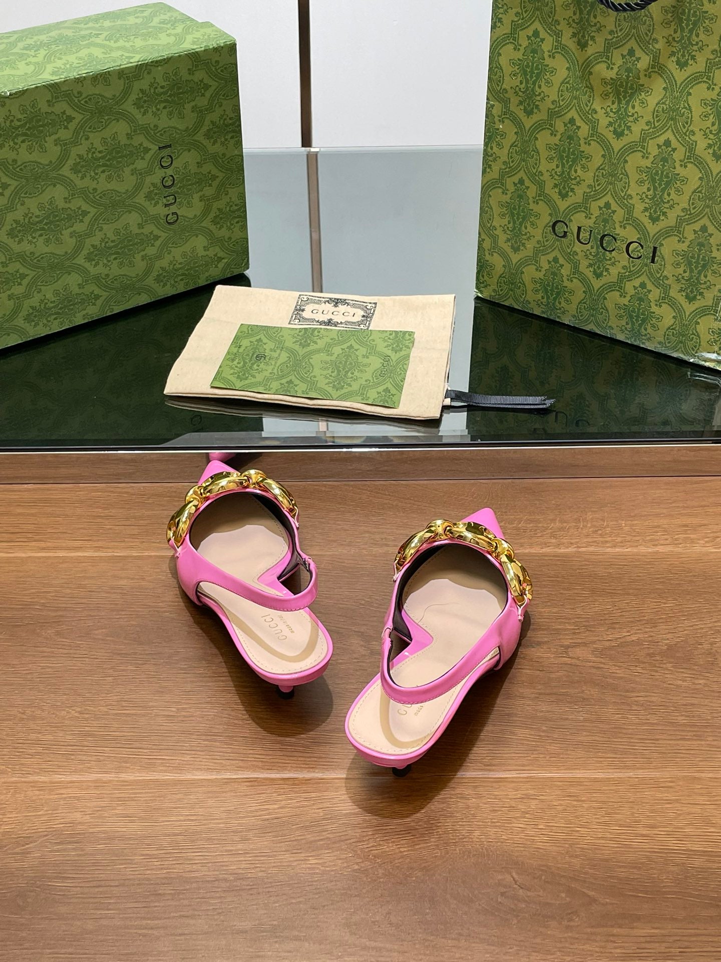 GUCCI MID-HEELED SLINGBACK 4.5 CM IN FUSICA PINK GLOSSY CALFSKIN WITH GOLD HARDWARE