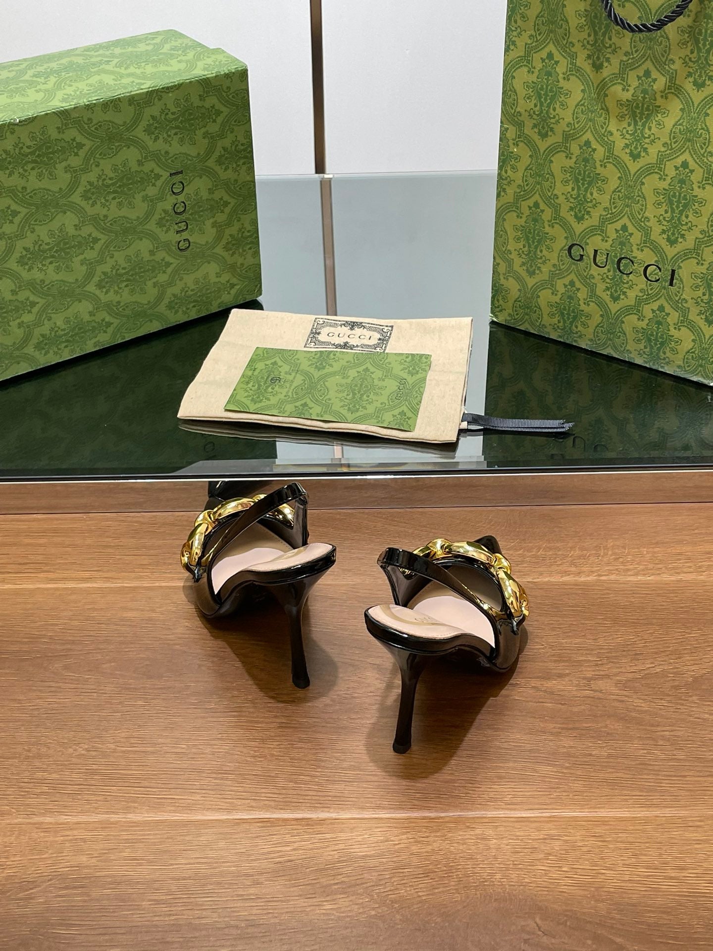 GUCCI HIGH SLINGBACK 10.5 CM IN BLACK GLOSSY CALFSKIN WITH GOLD HARDWARE