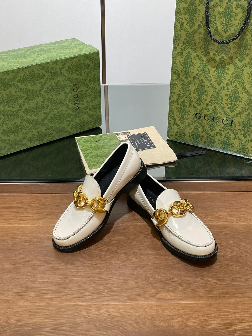 GUCCI LOAFER SHOES IN WHITE CALFSKIN WITH GOLD HARDWARE