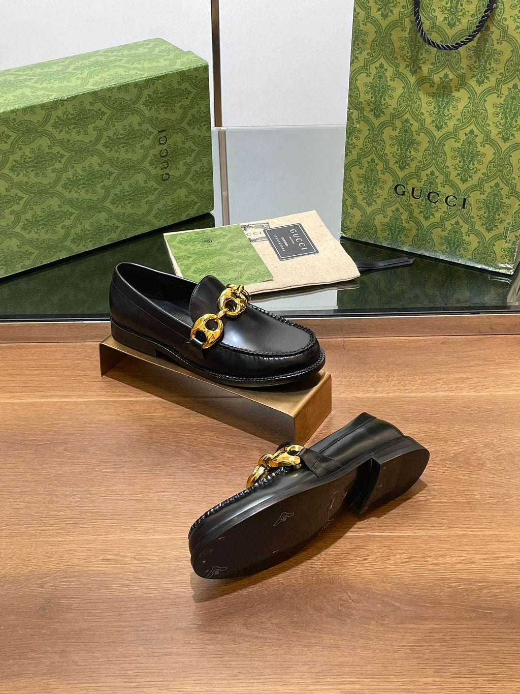 GUCCI LOAFER SHOES IN BLACK CALFSKIN WITH GOLD HARDWARE