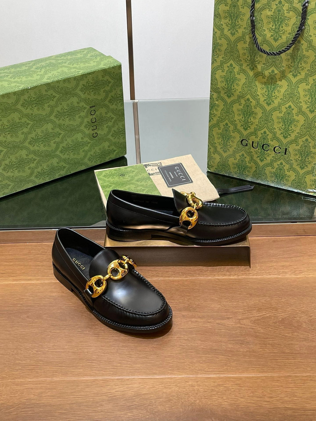 GUCCI LOAFER SHOES IN BLACK CALFSKIN WITH GOLD HARDWARE