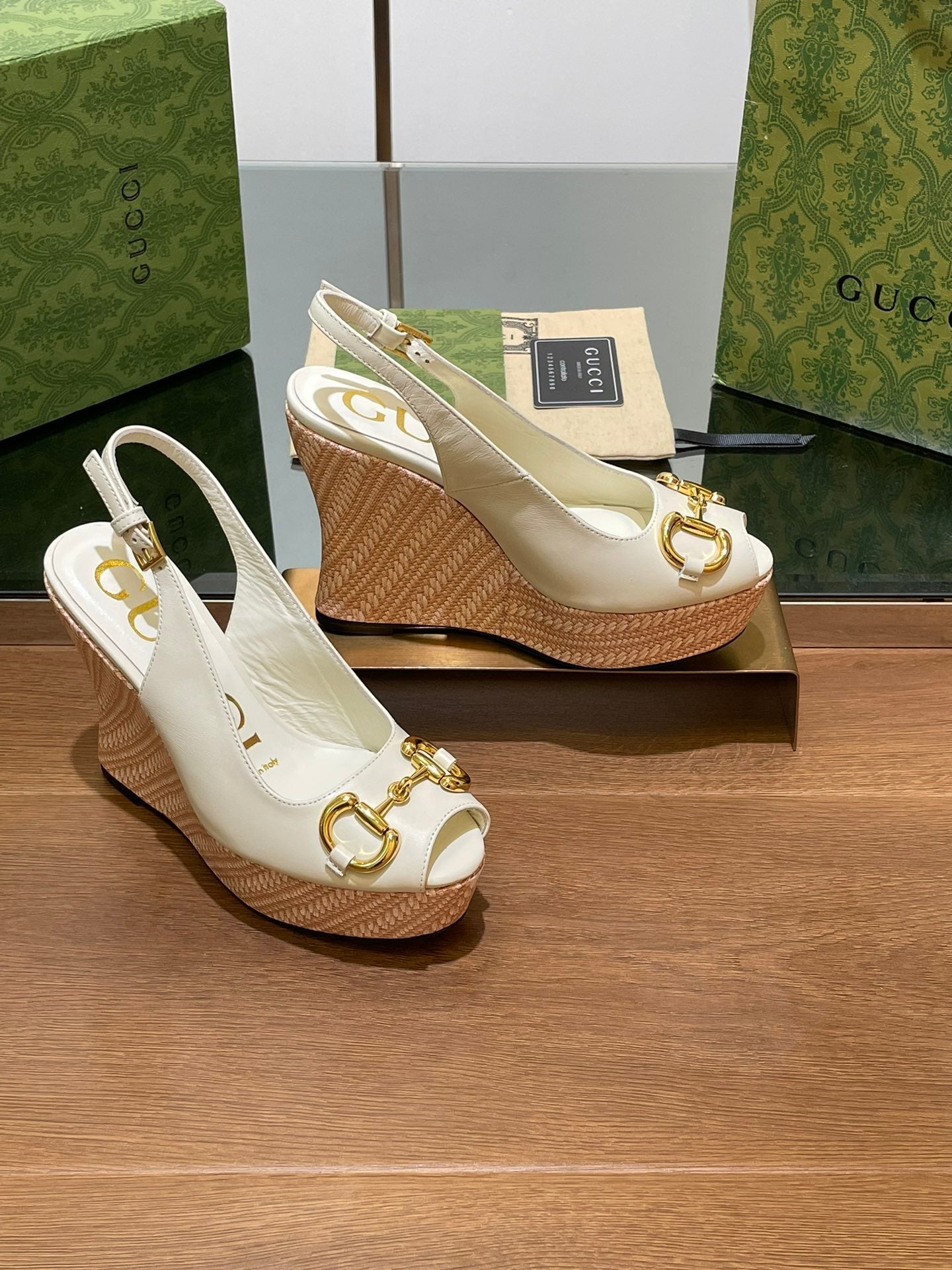 GUCCI WEDGE PLATFORM IN WHITE CALFSKIN WITH GOLD HARDWARE