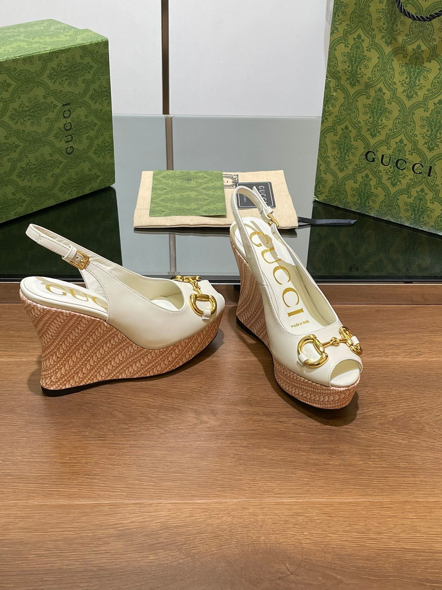 GUCCI WEDGE PLATFORM IN WHITE CALFSKIN WITH GOLD HARDWARE