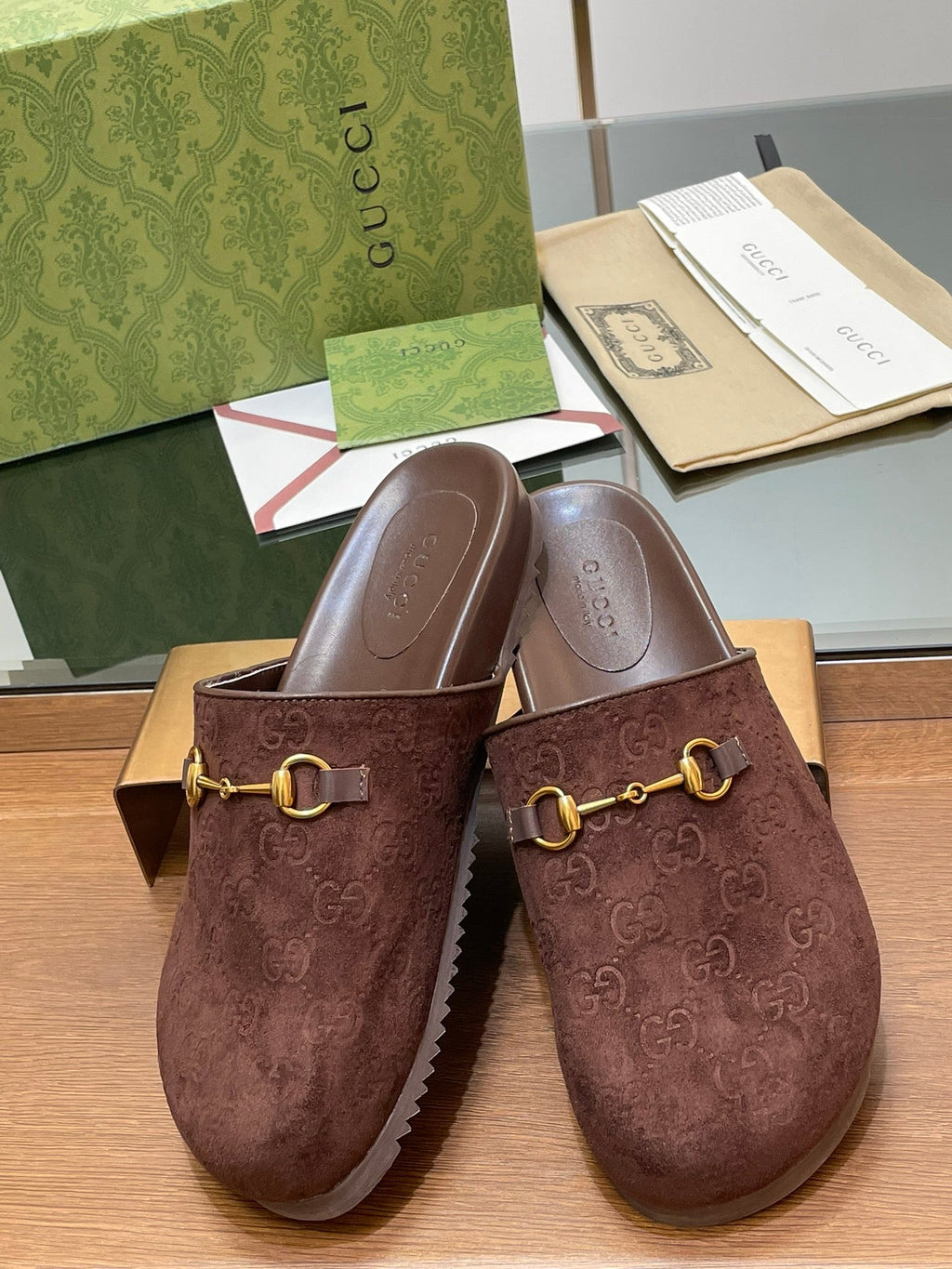 GUCCI HORSEBIT MULE IN CHOCOLATE BROWN EMBOSSED SUEDE AND SHEEPSKIN LINING