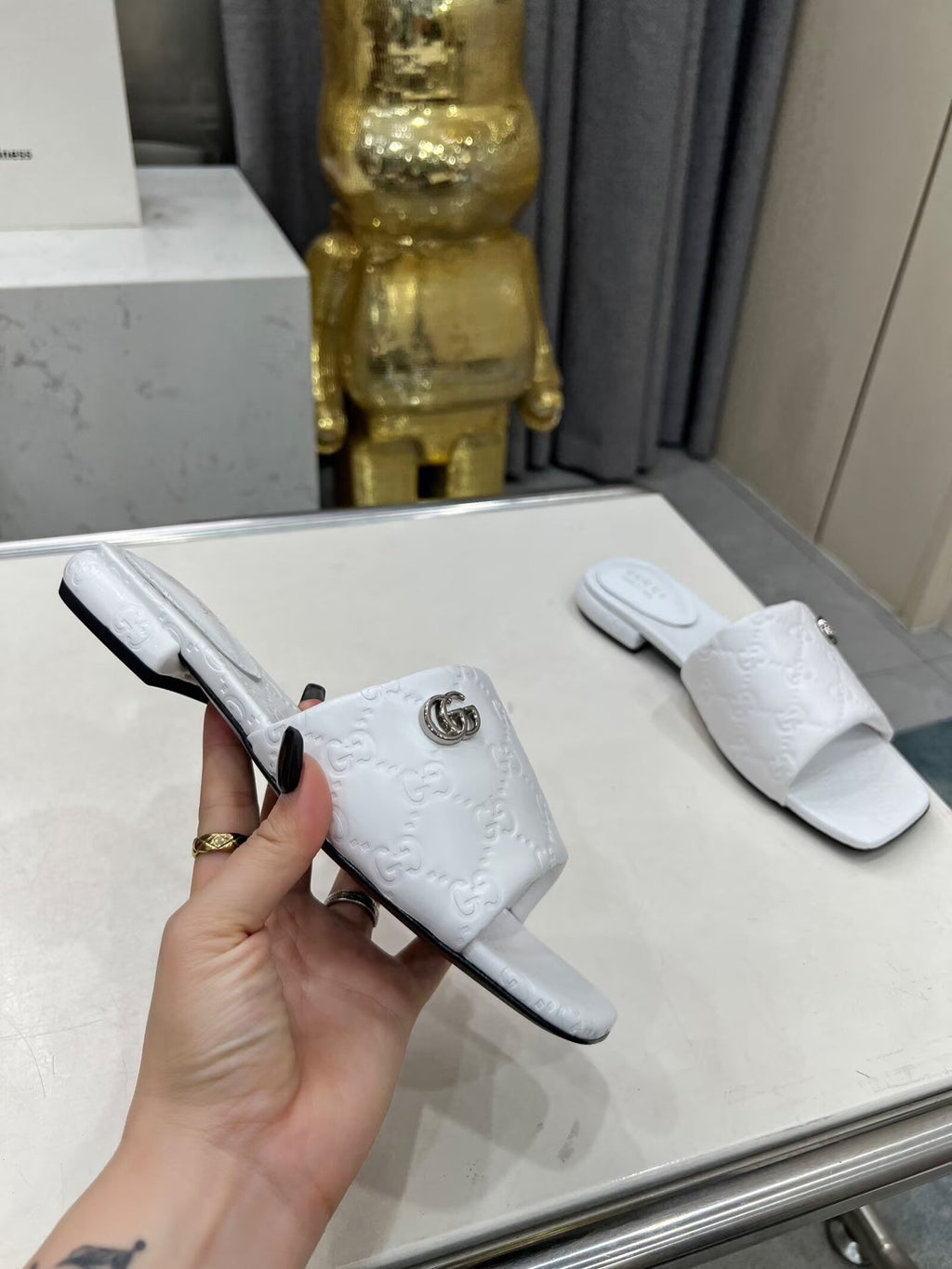 GUCCI CASUAL SLIPPERS IN WHITE CALFSKIN LOGO EMBOSSING