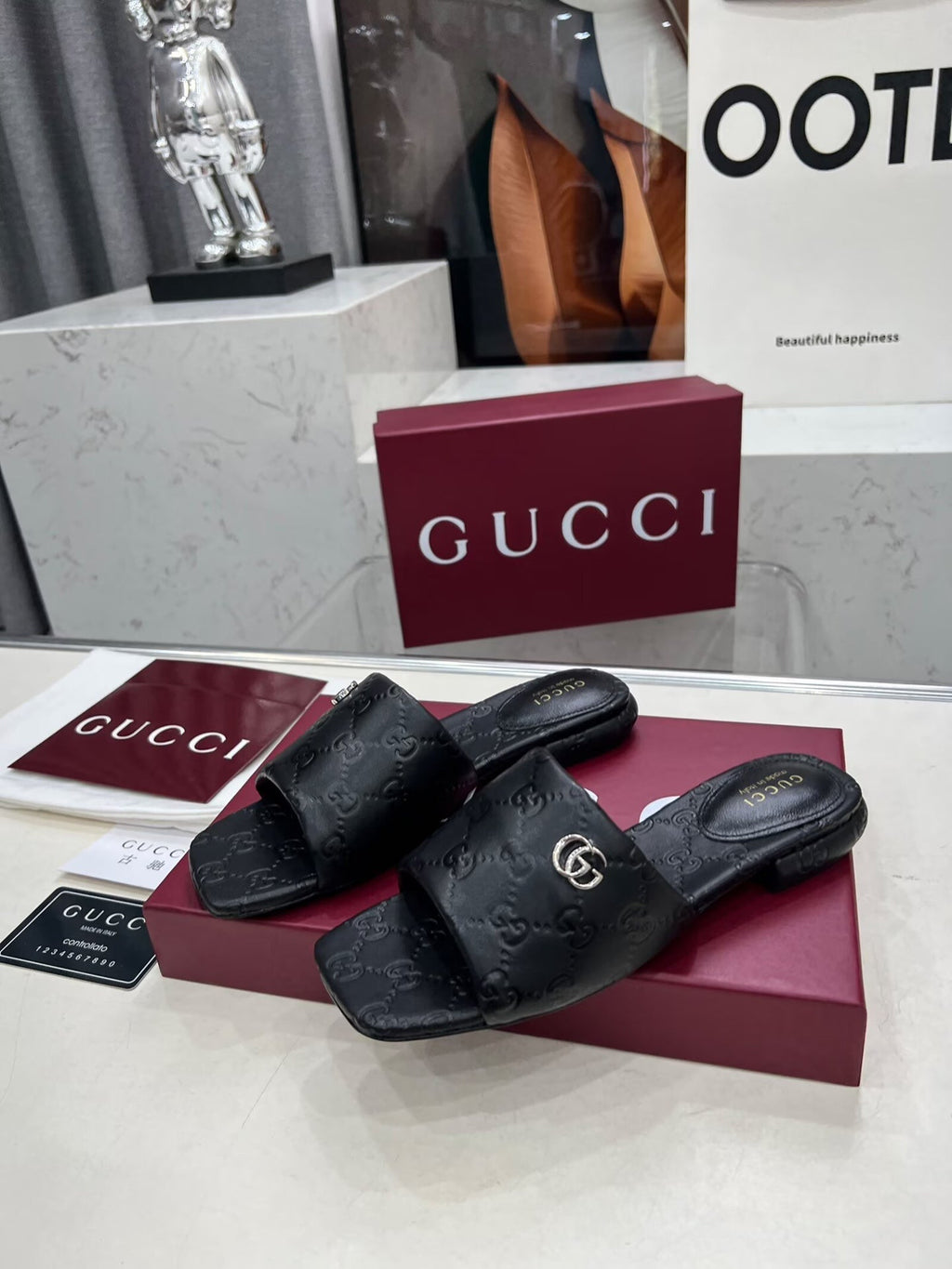 GUCCI CASUAL SLIPPERS IN BLACK CALFSKIN LOGO EMBOSSING