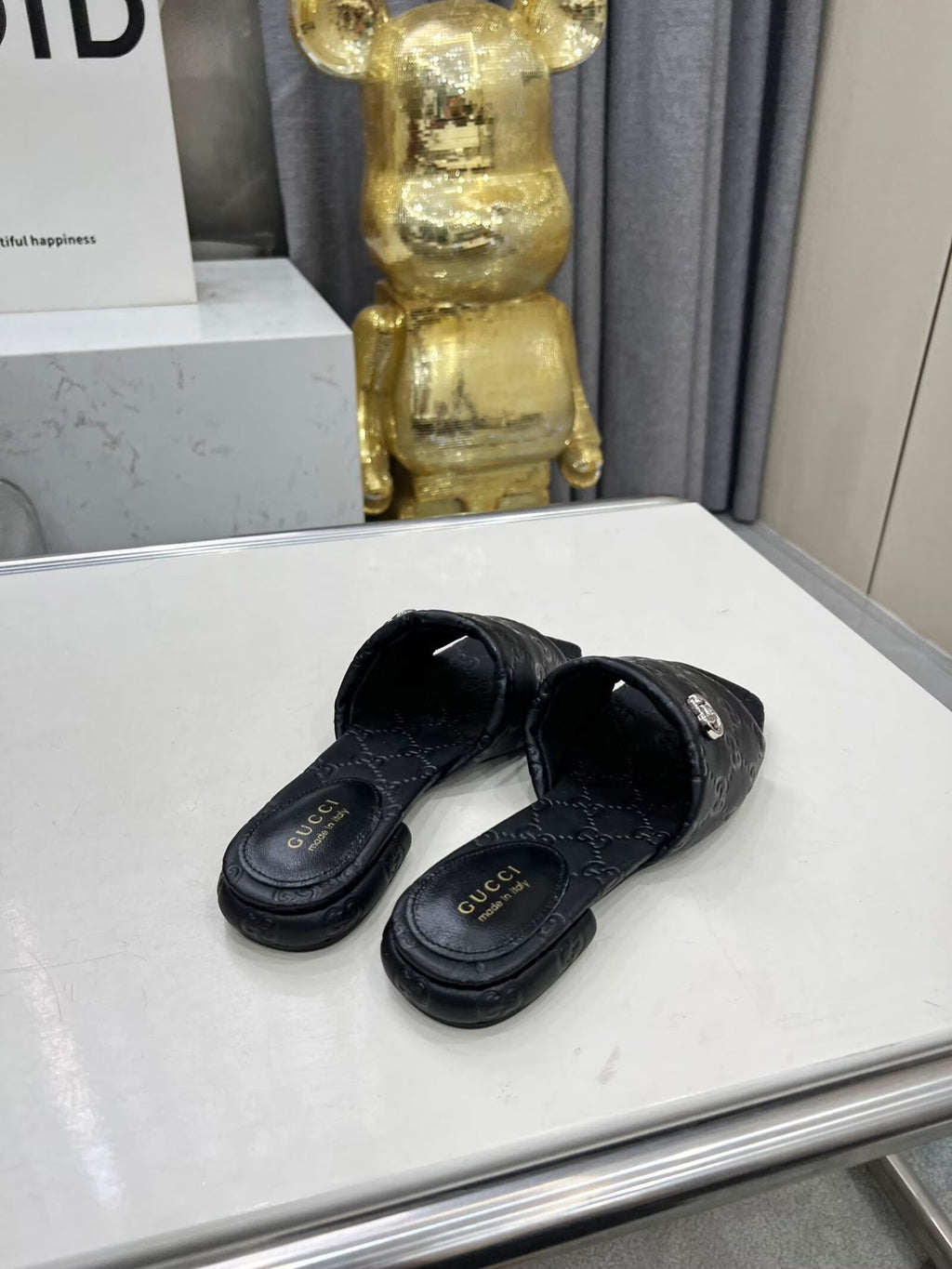 GUCCI CASUAL SLIPPERS IN BLACK CALFSKIN LOGO EMBOSSING
