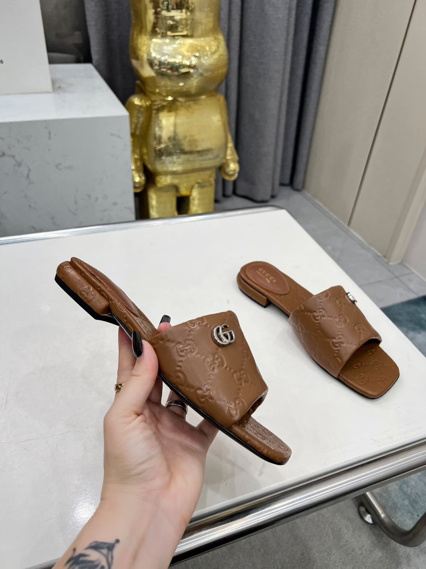 GUCCI CASUAL SLIPPERS IN BROWN CALFSKIN LOGO EMBOSSING