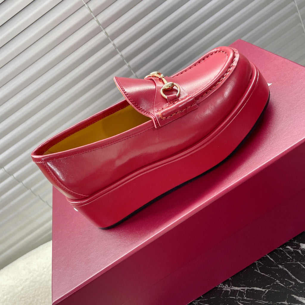 GUCCI HORSEBIT PLATFORM LOAFER IN CRIMSON RED CALFSKIN