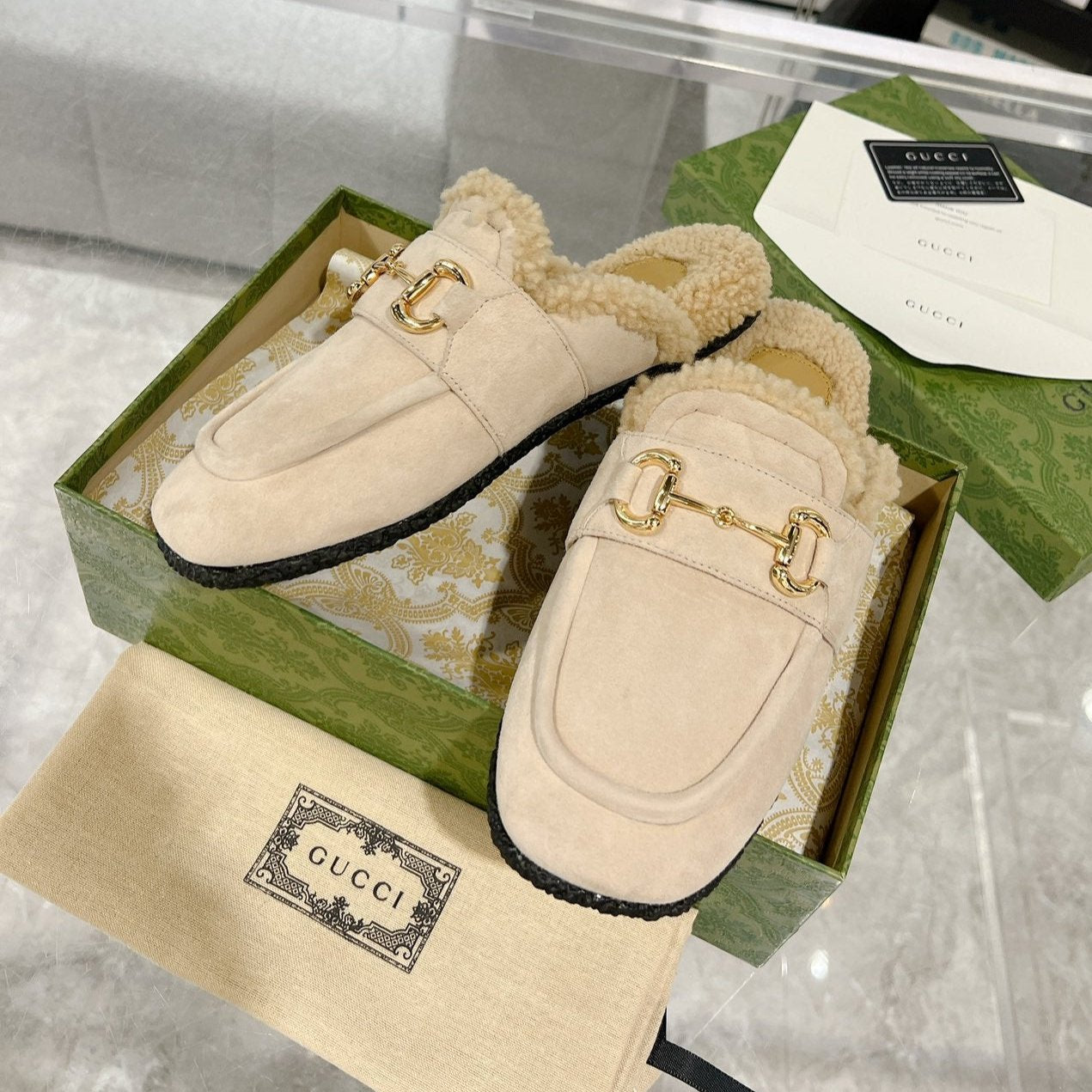 GUCCI HORSEBIT MULE IN BEIGE SUEDE AND FLEECE LINING