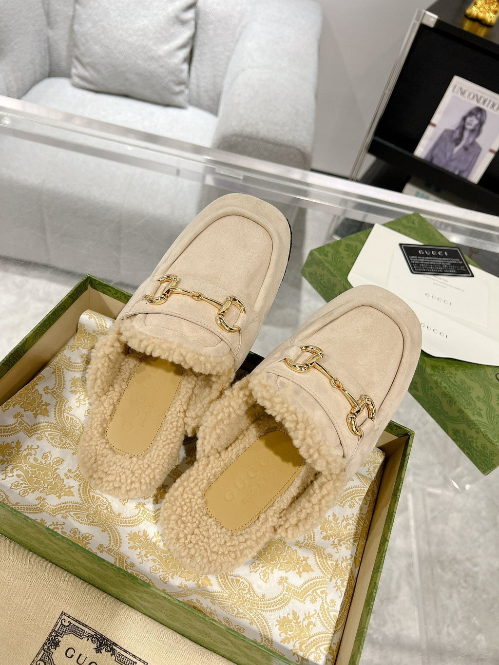GUCCI HORSEBIT MULE IN BEIGE SUEDE AND FLEECE LINING
