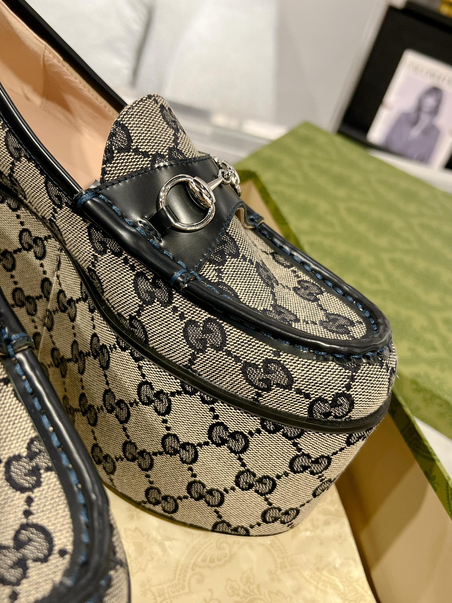 GUCCI HORSEBIT PLATFORM LOAFER BLACK CALFSKIN