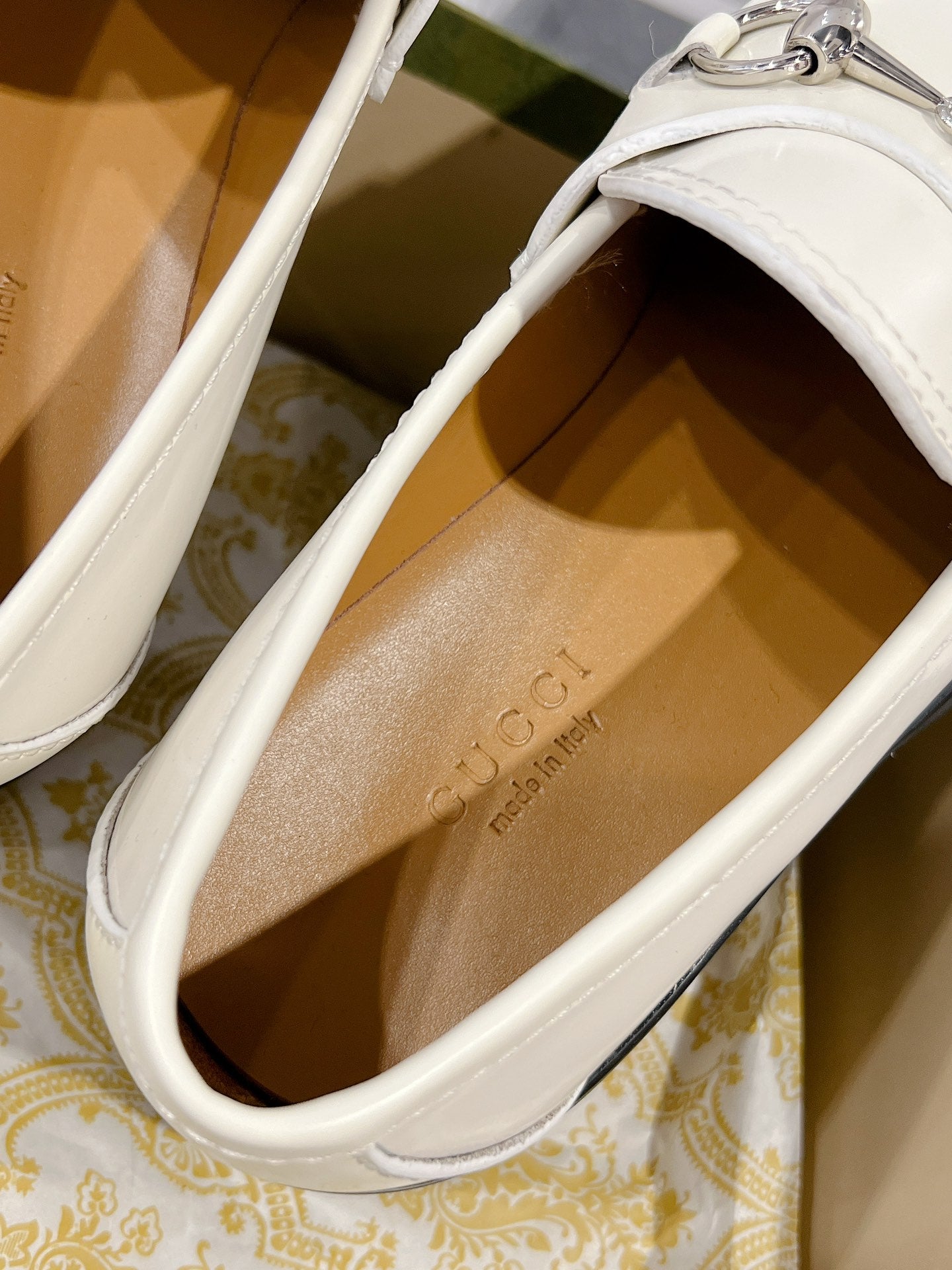 GUCCI LOAFER WITH HORSEBIT WHITE CALFSKIN
