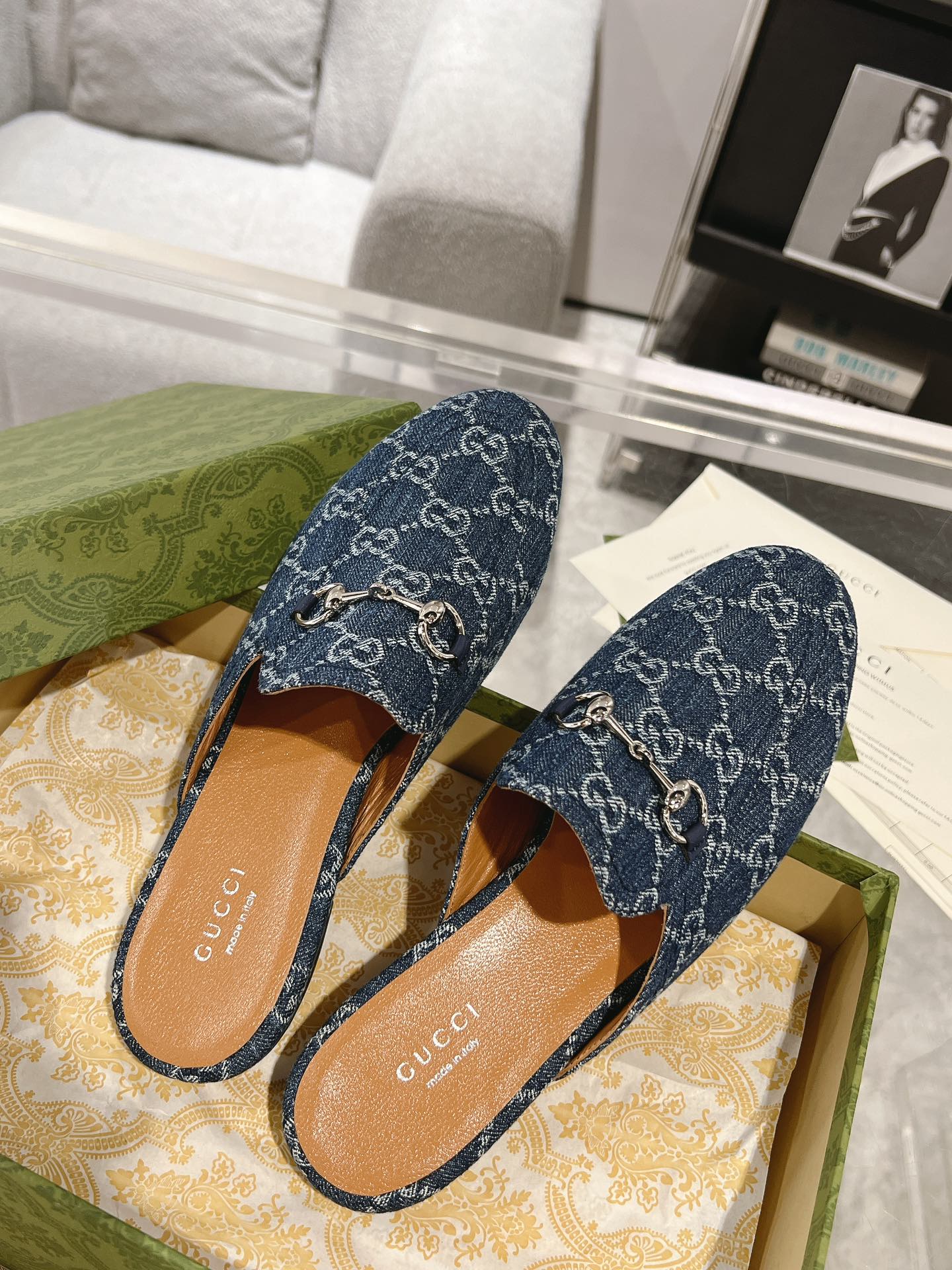 GUCCI MEN'S MULE WITH HORSEBIT IN DENIM BLUE MONOGRAM JACQUARD FABRIC