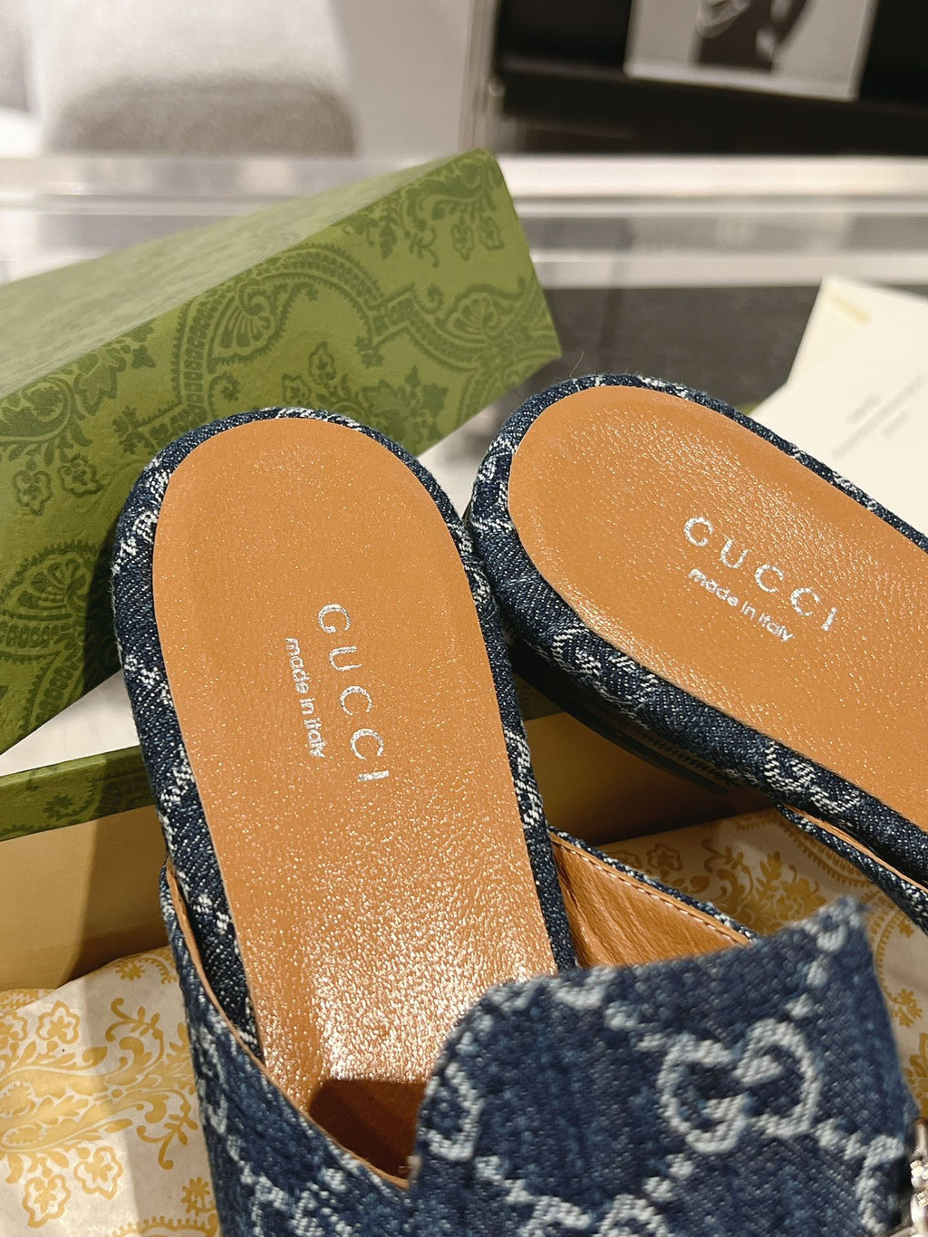 GUCCI MEN'S MULE WITH HORSEBIT IN DENIM BLUE MONOGRAM JACQUARD FABRIC