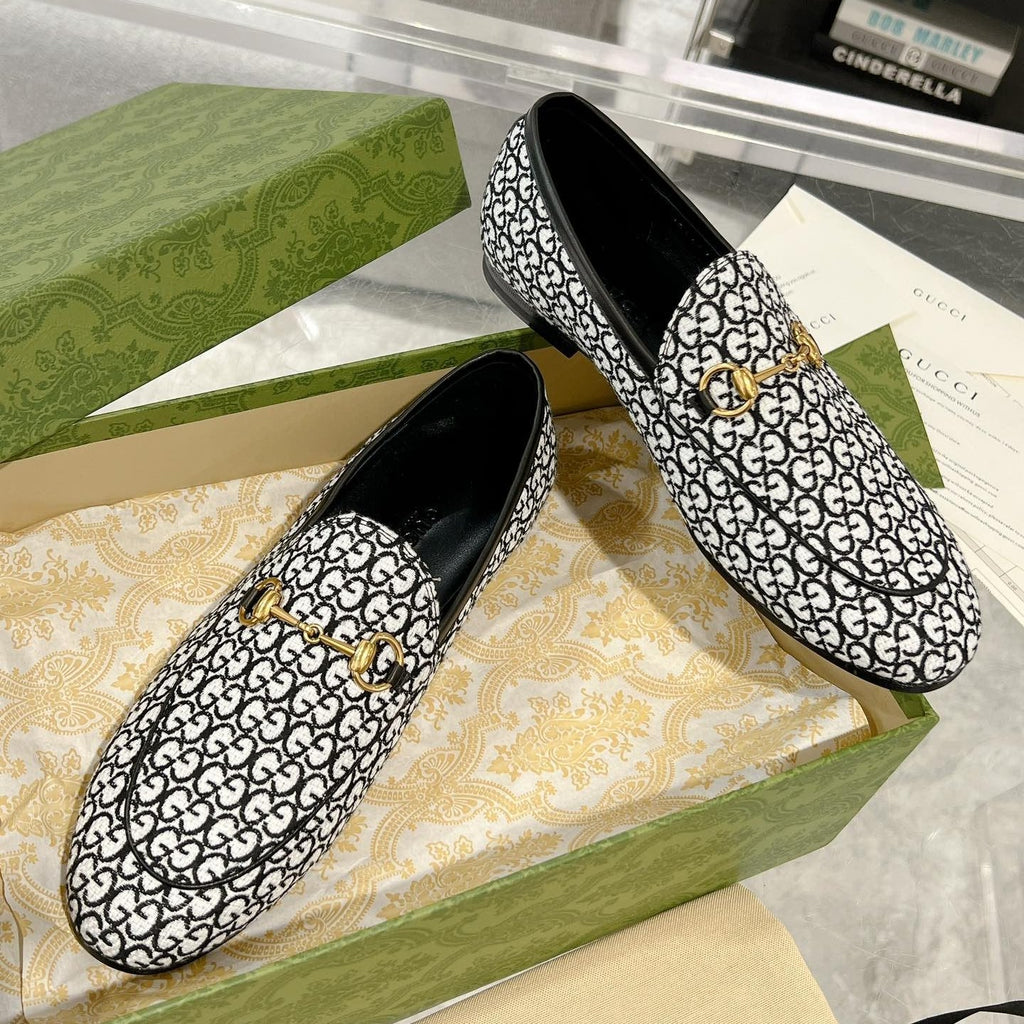 GUCCI MEN'S LOAFER WITH HORSEBIT IN BLACK MIX WHITE MONOGRAM JACQUARD FABRIC