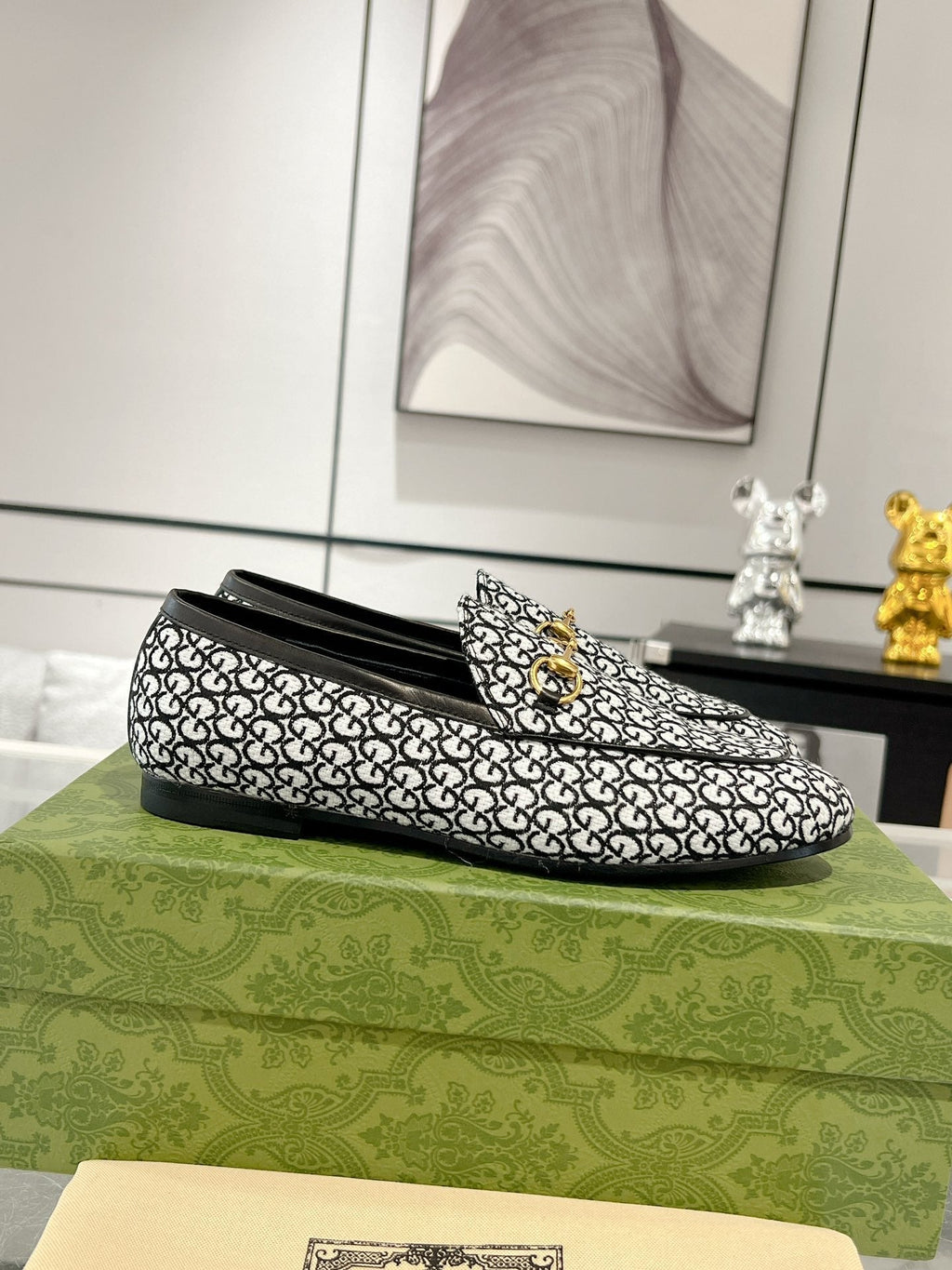 GUCCI MEN'S LOAFER WITH HORSEBIT IN BLACK MIX WHITE MONOGRAM JACQUARD FABRIC