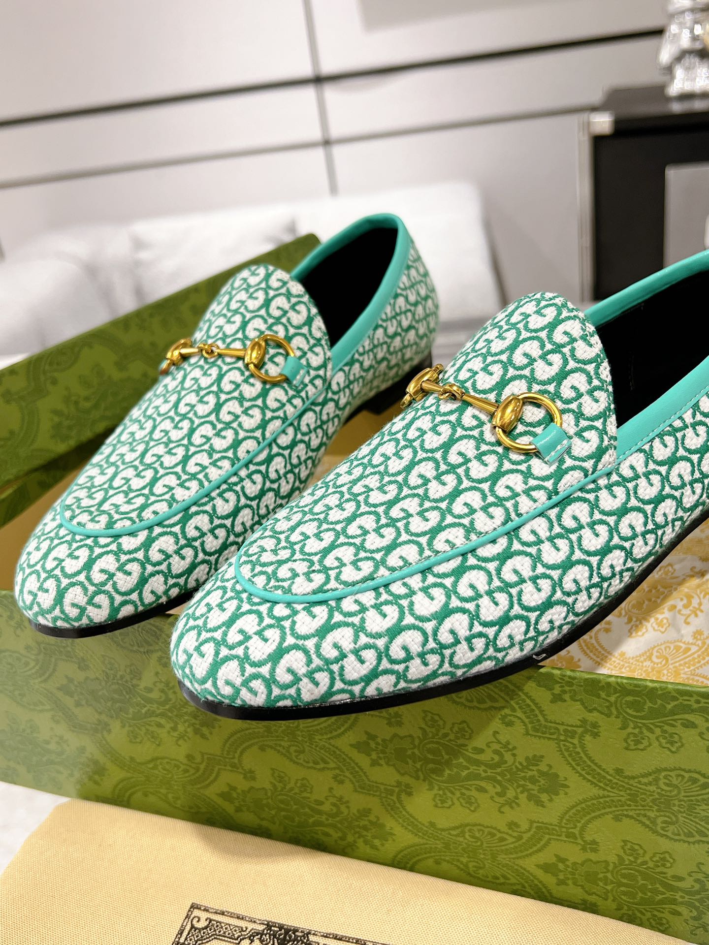 GUCCI MEN'S LOAFER WITH HORSEBIT IN MINT GREEN MONOGRAM JACQUARD FABRIC