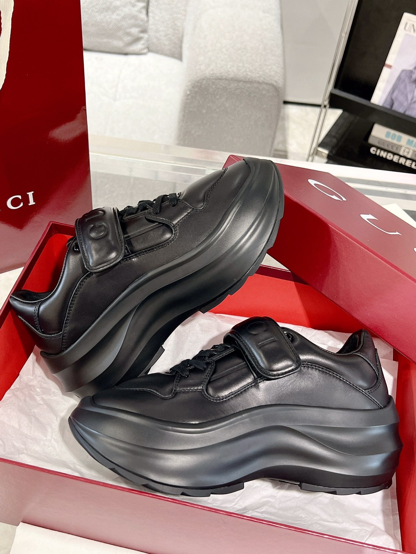 GUCCI WAVE SNEAKER IN BLACK CALFSKIN