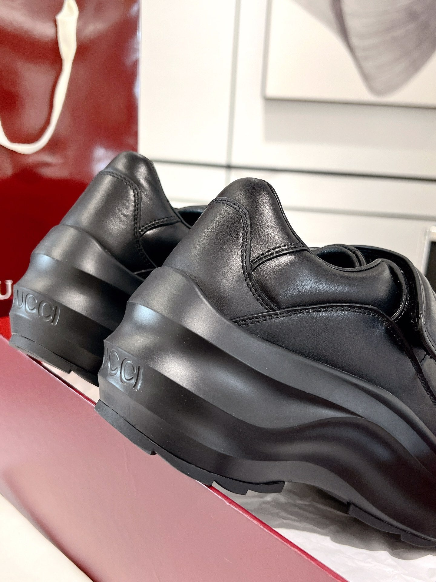 GUCCI WAVE SNEAKER IN BLACK CALFSKIN